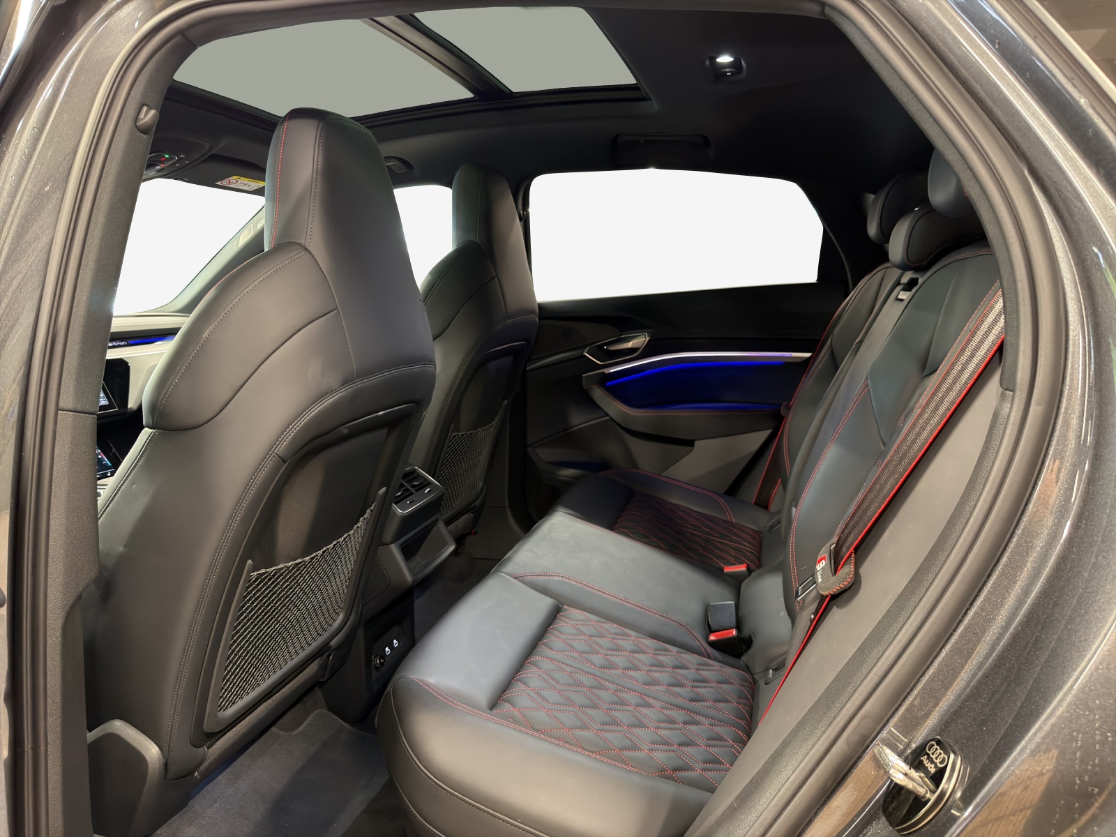 AUDI Q8 Sportback 55 e-tron Black Edition quattro-image-11