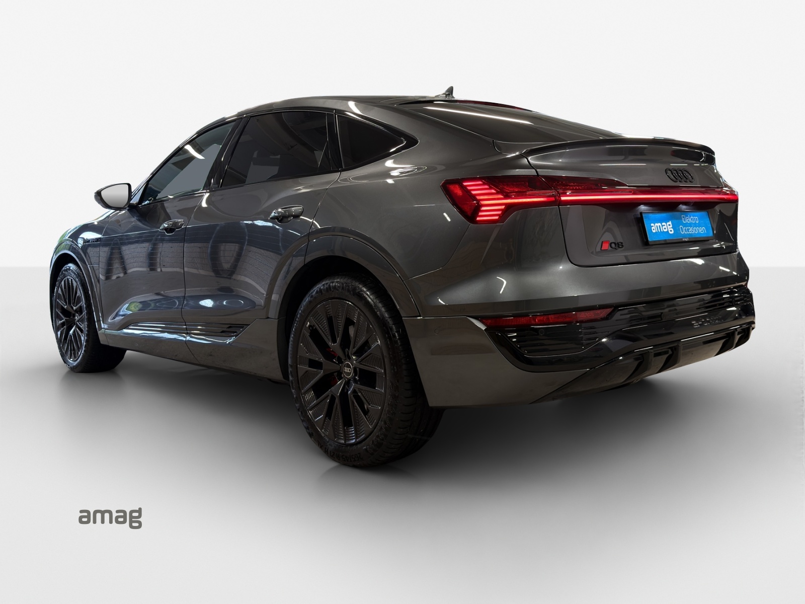 AUDI Q8 Sportback 55 e-tron Black Edition quattro-image-2