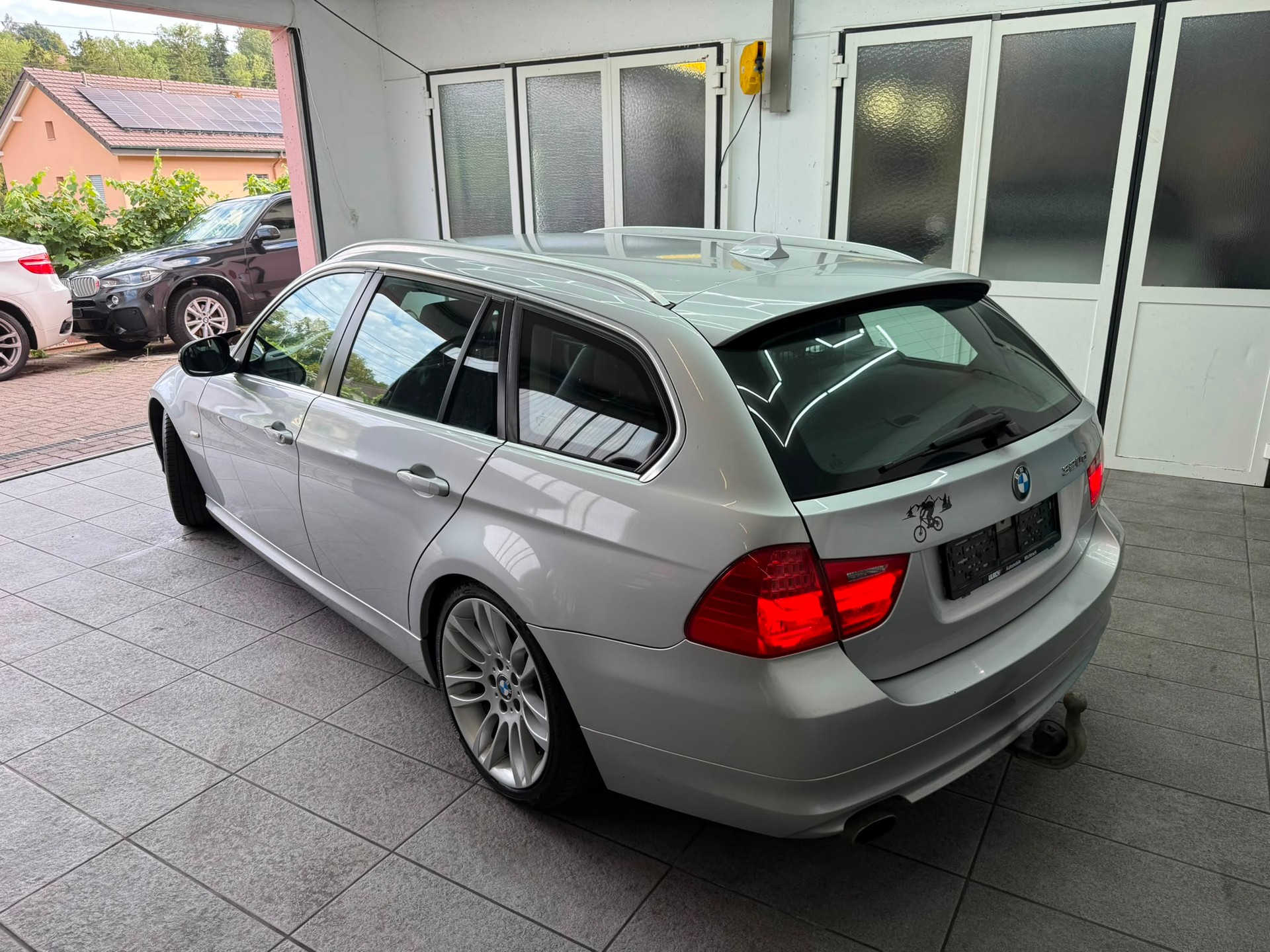 BMW 320d Touring Dynamic Edition-image-1