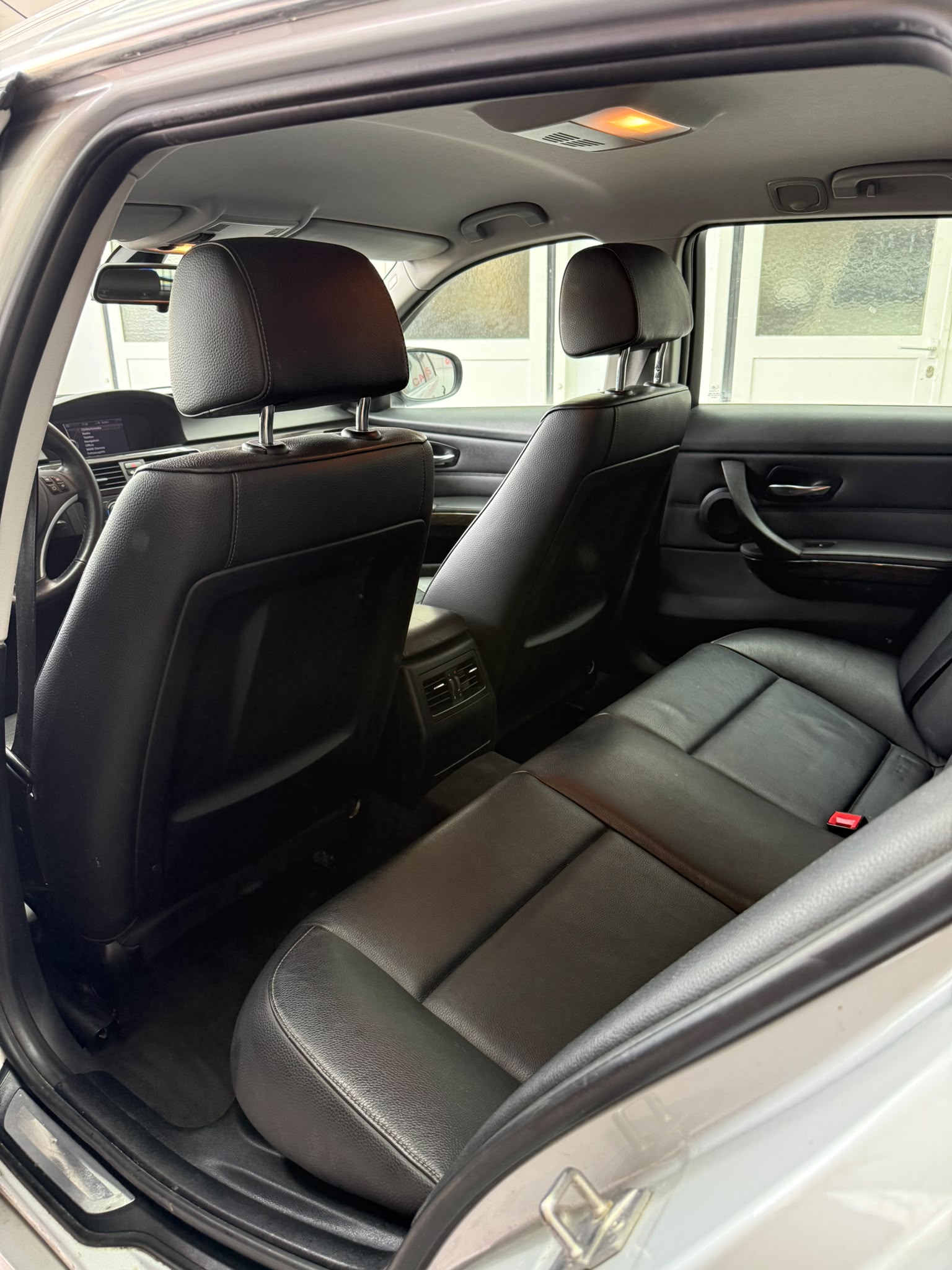 BMW 320d Touring Dynamic Edition-image-5