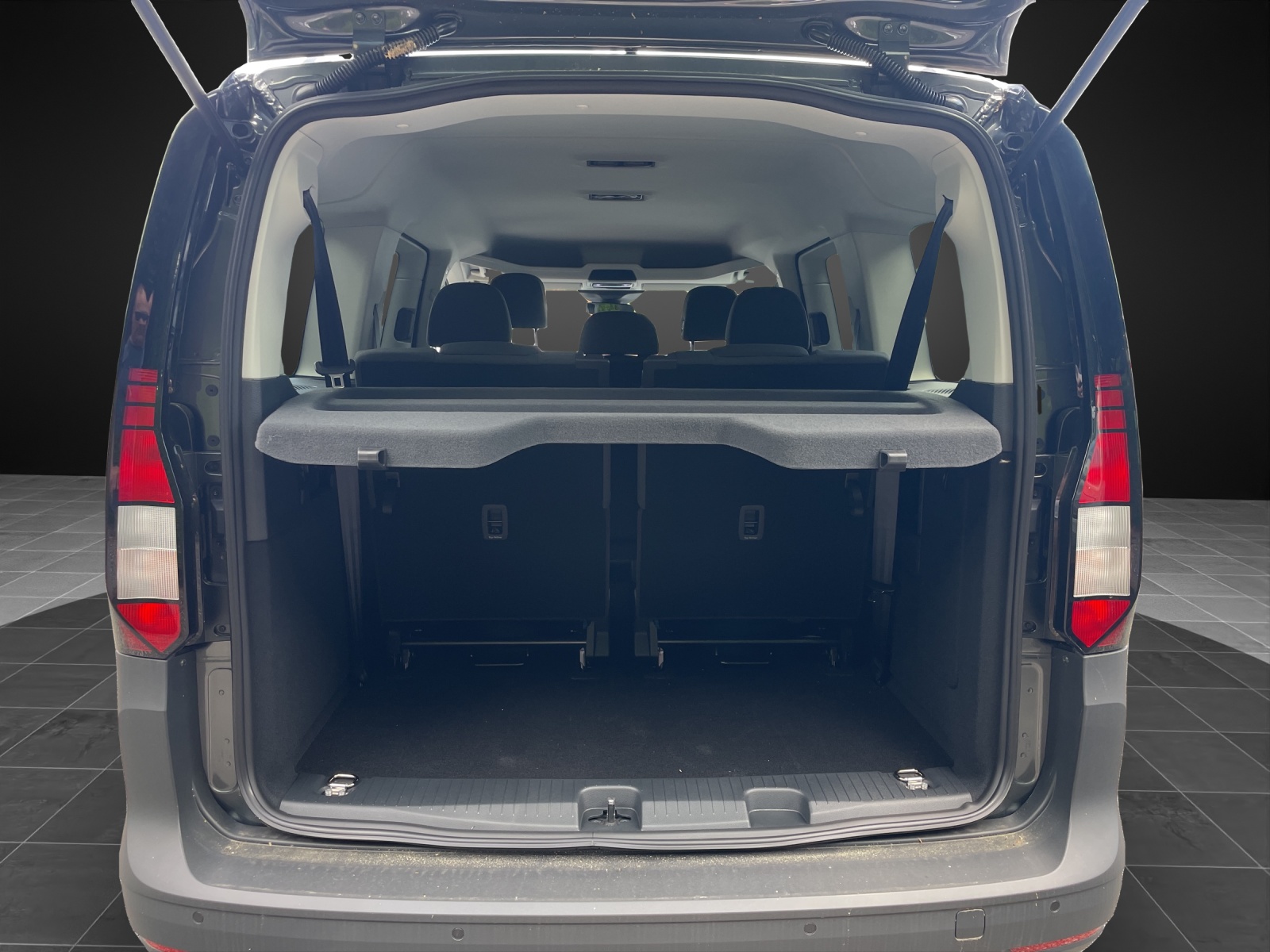 VW Caddy Maxi 2.0 TDI 4Motion-image-12
