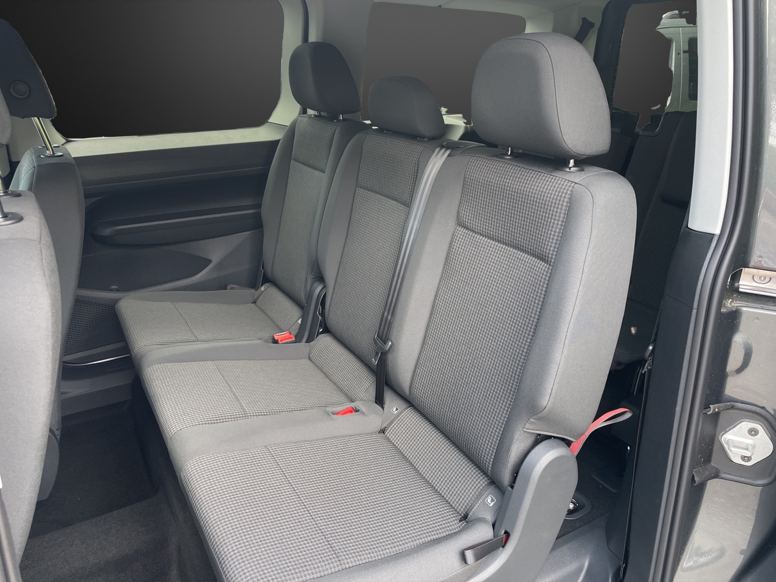 VW Caddy Maxi 2.0 TDI 4Motion-image-8