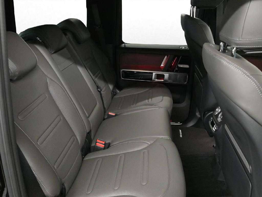 MERCEDES-BENZ G 450 d AMG Line-image-12