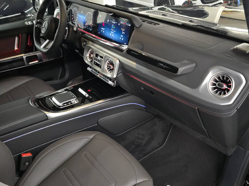MERCEDES-BENZ G 450 d AMG Line-image-10