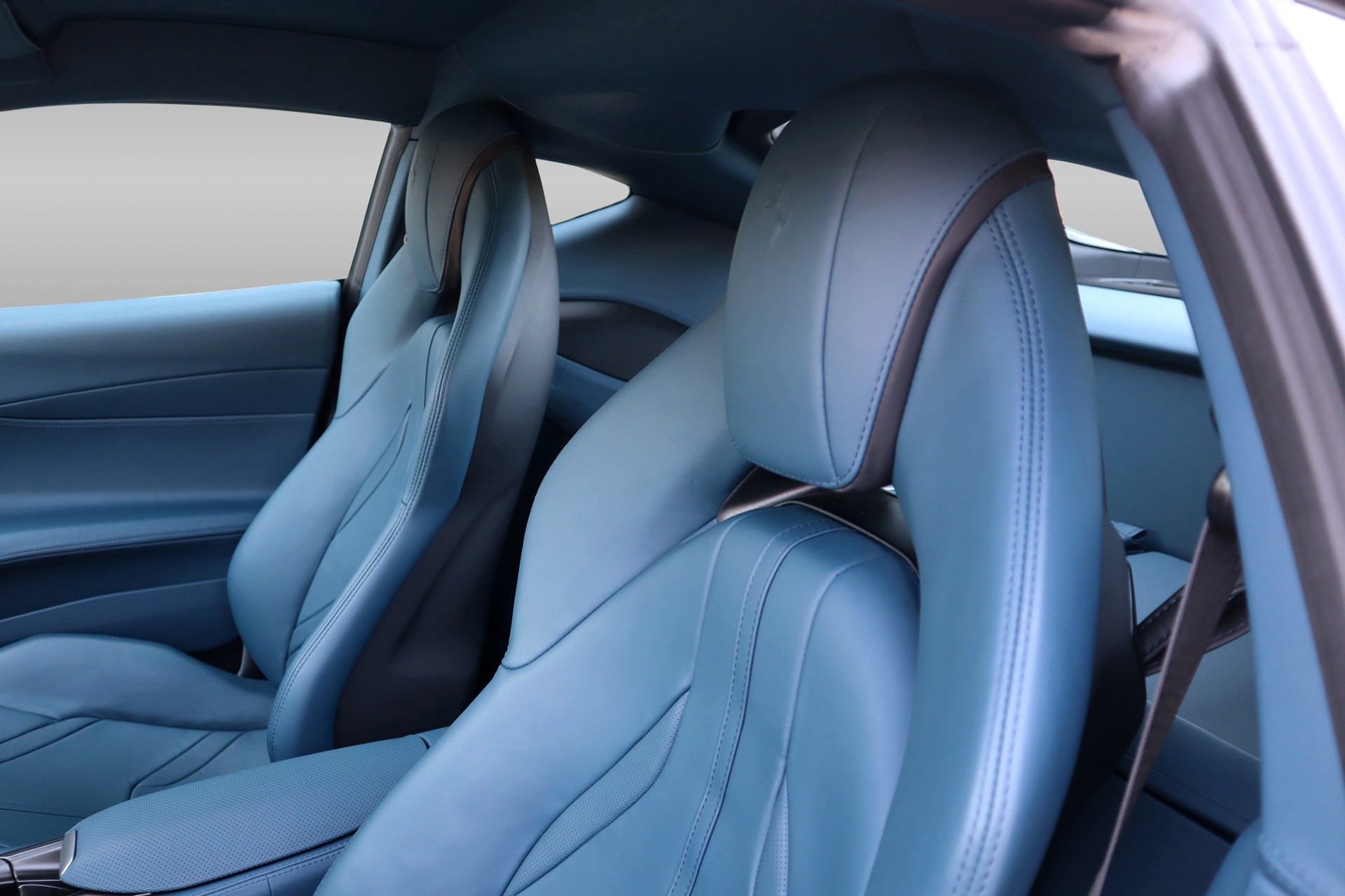 FERRARI 812 Superfast-image-8