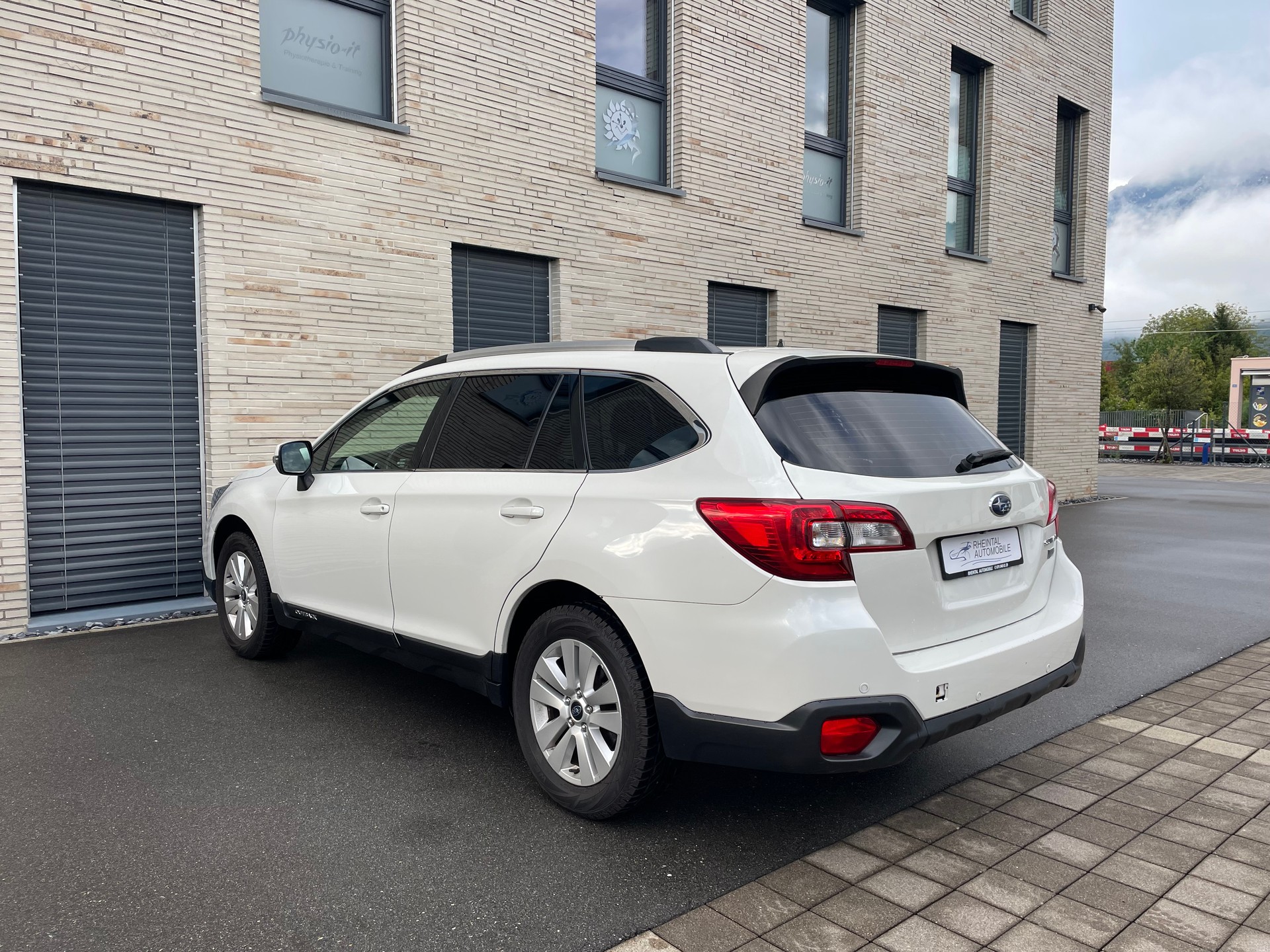 SUBARU Outback 2.0D Limited Classic AWD-image-11
