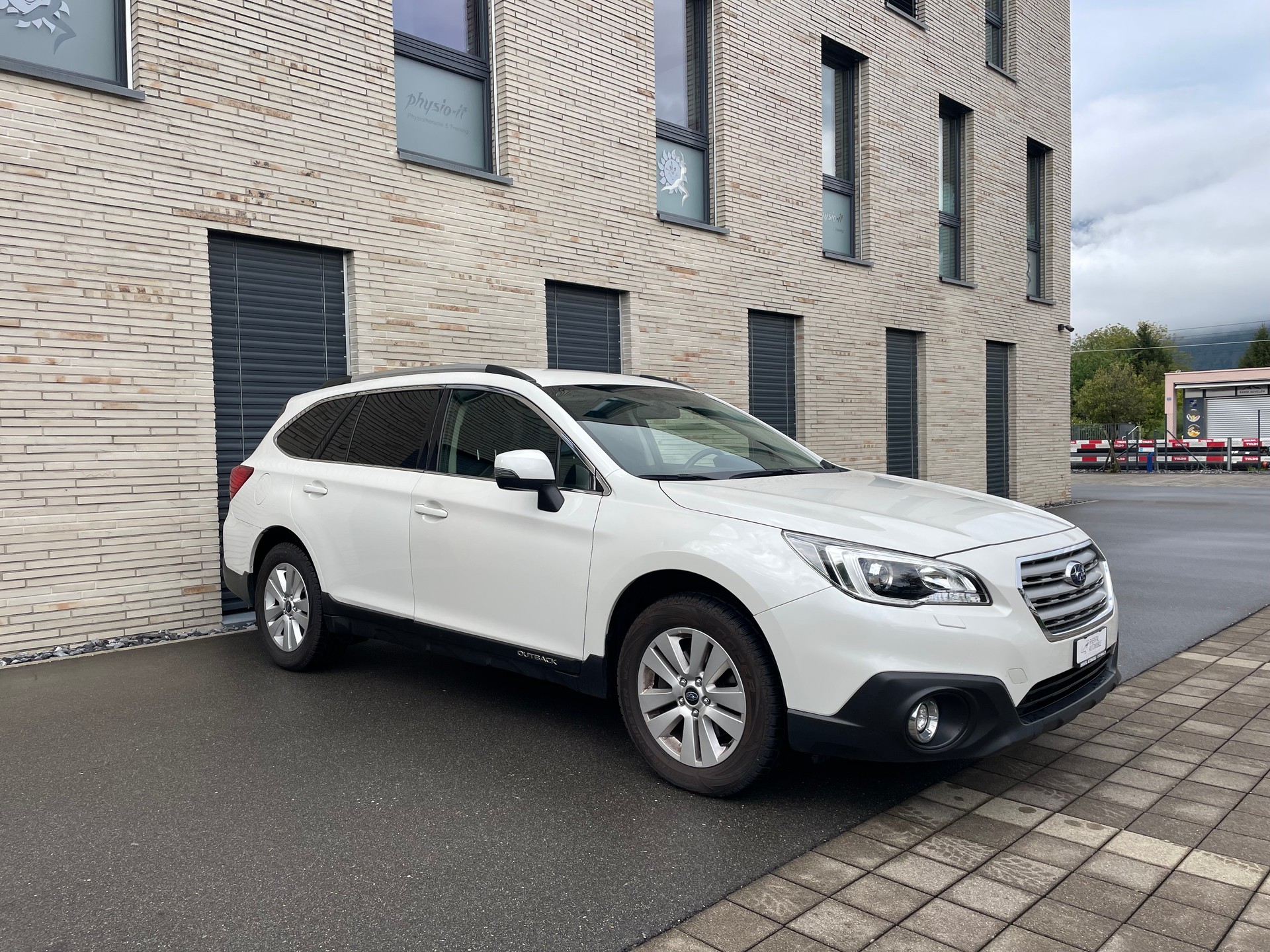 SUBARU Outback 2.0D Limited Classic AWD-image-6