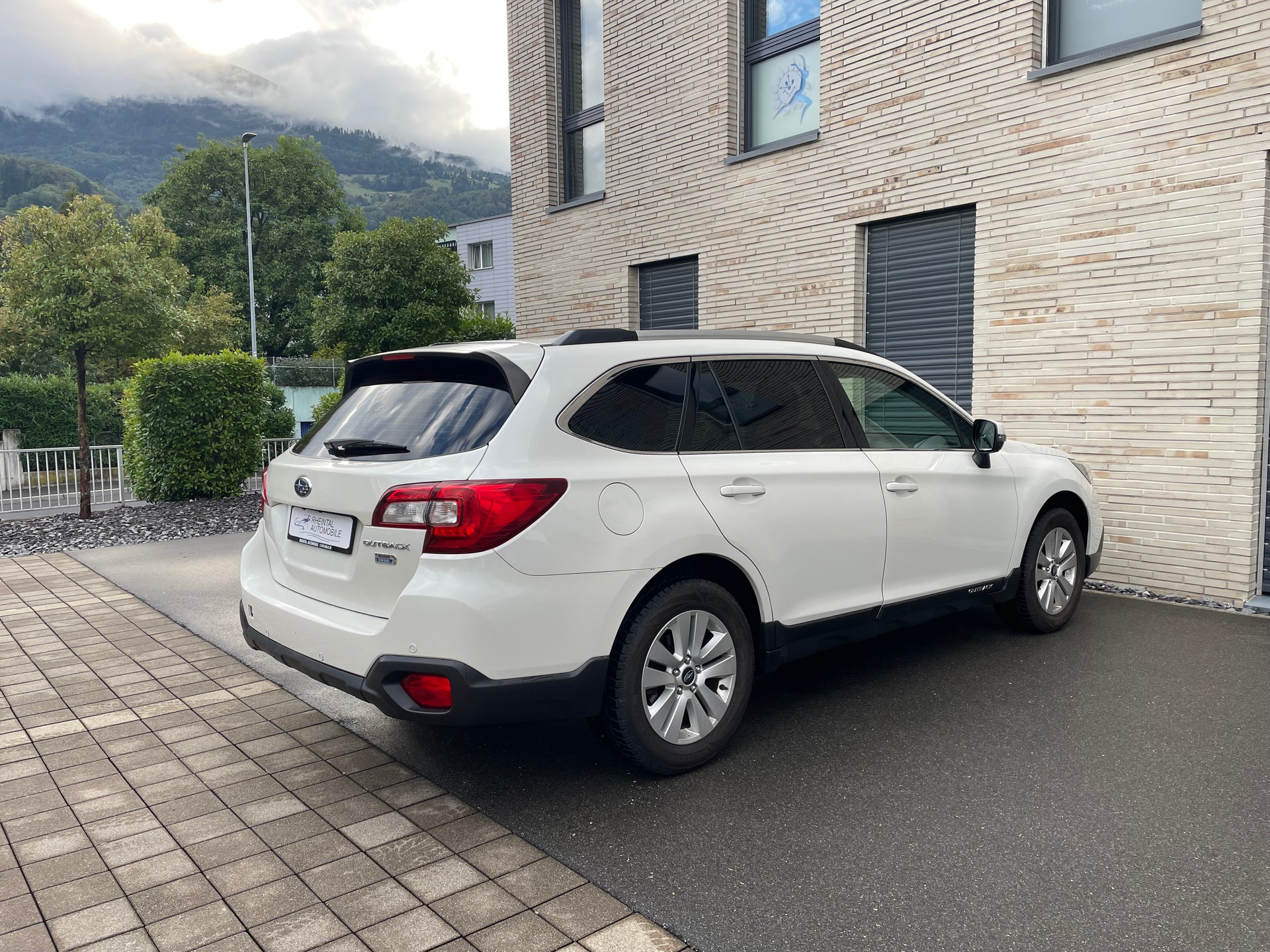 SUBARU Outback 2.0D Limited Classic AWD-image-9