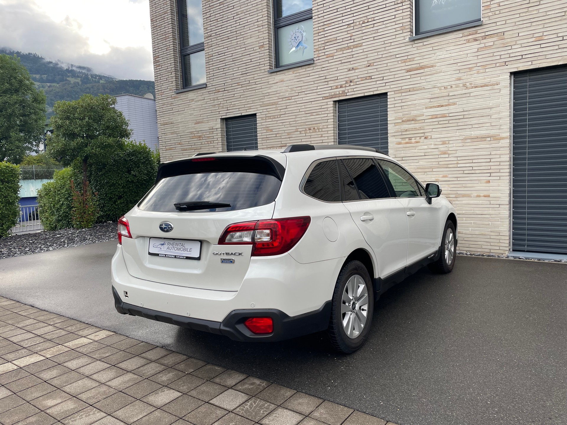 SUBARU Outback 2.0D Limited Classic AWD-image-8