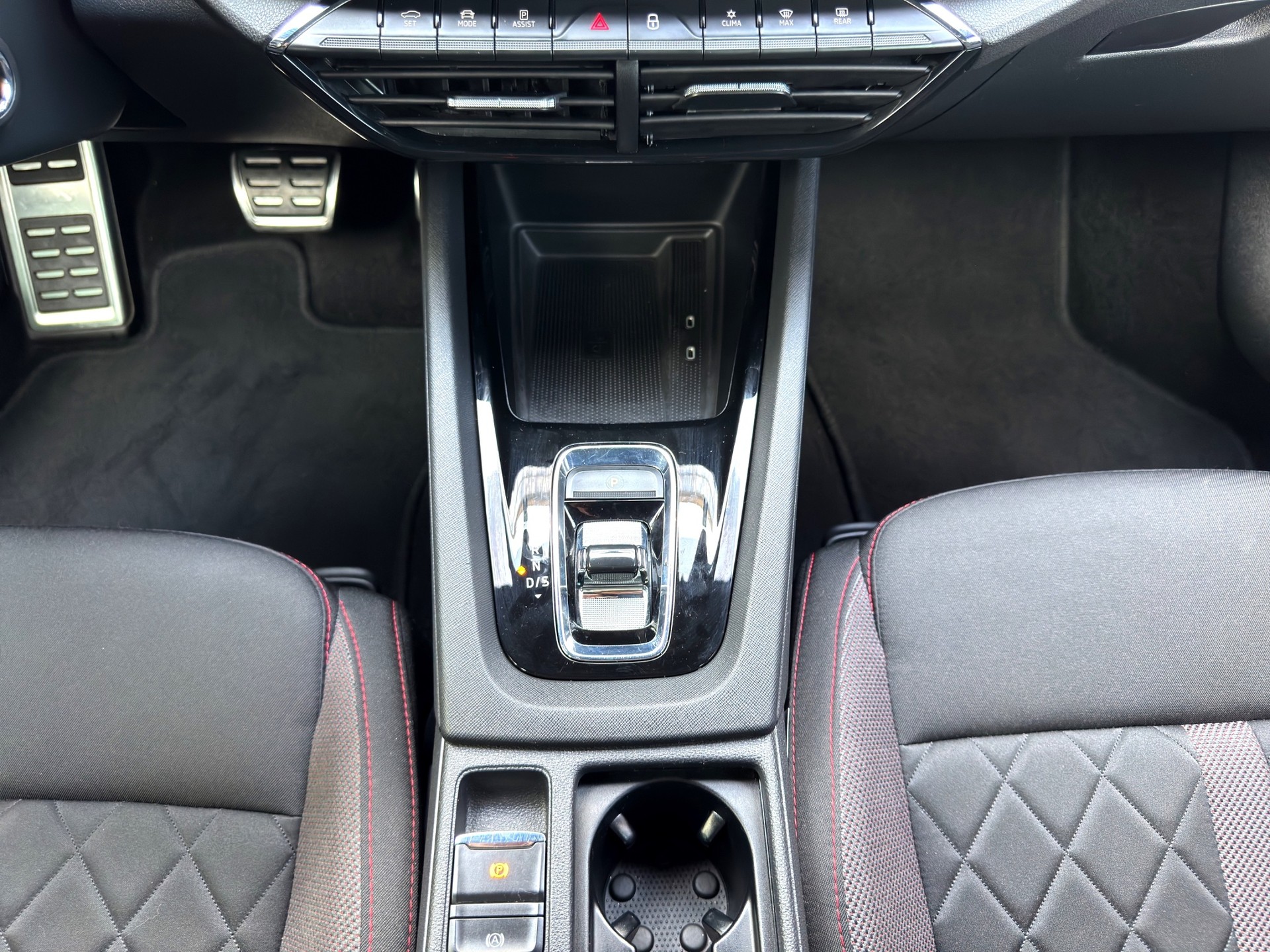 SKODA Octavia Combi 2.0 TDI DSG RS-image-13