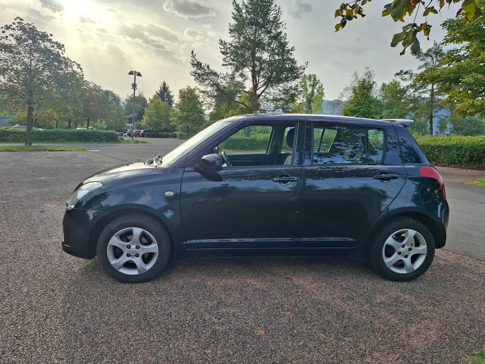 SUZUKI Swift 1.3i 16V GL 4x4-image-3