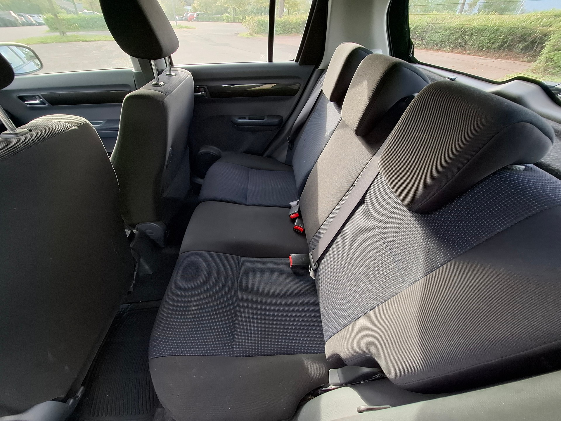 SUZUKI Swift 1.3i 16V GL 4x4-image-11