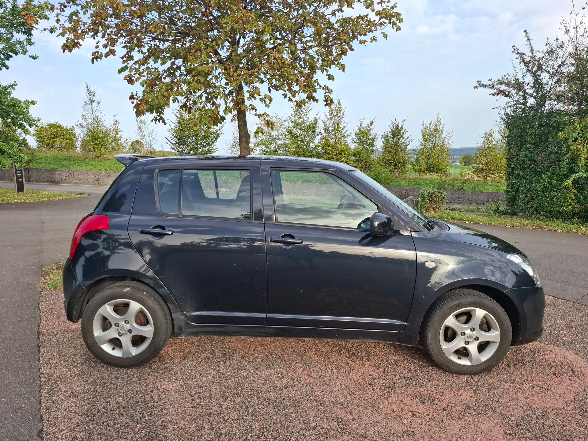 SUZUKI Swift 1.3i 16V GL 4x4-image-4