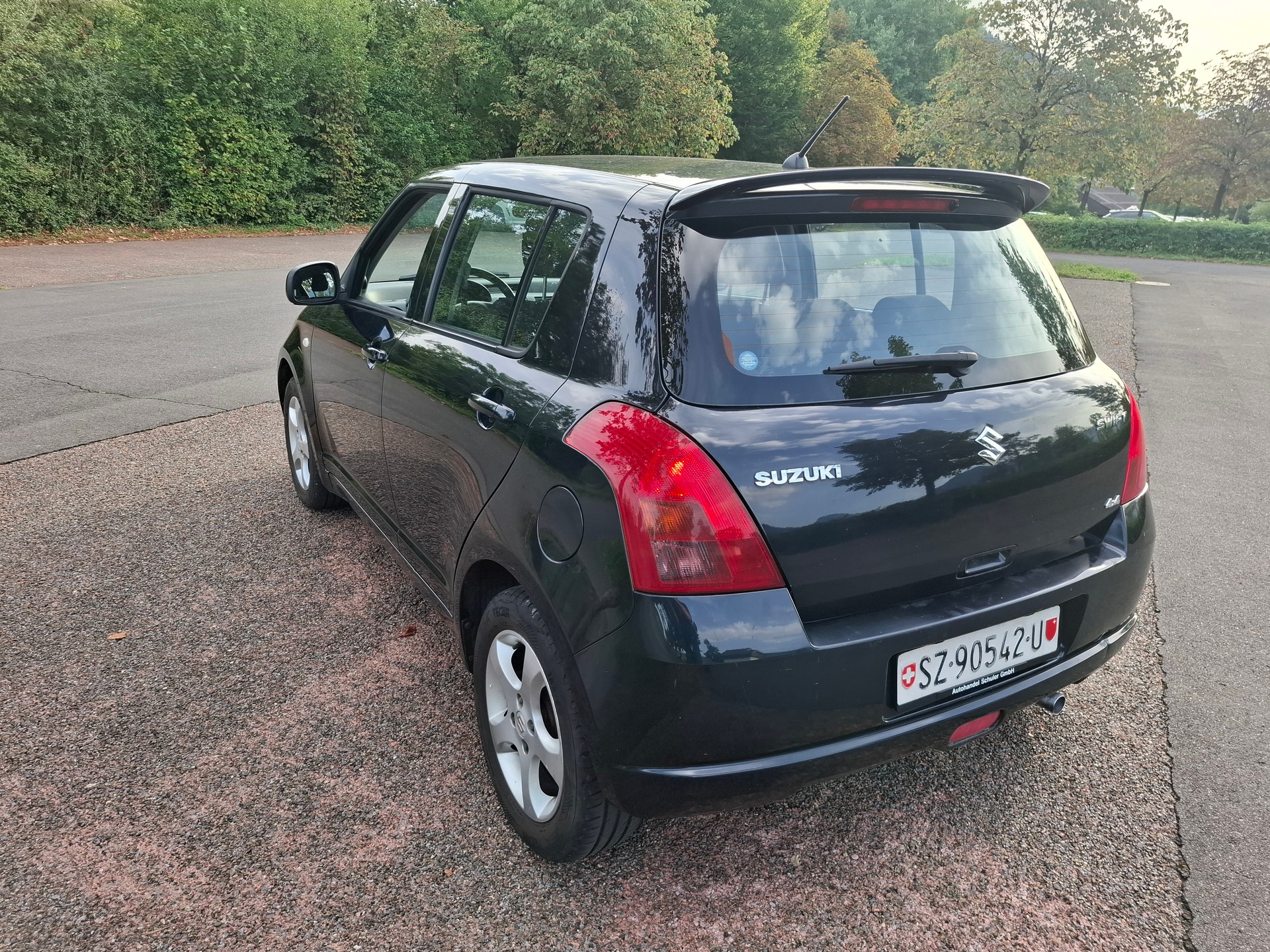 SUZUKI Swift 1.3i 16V GL 4x4-image-6