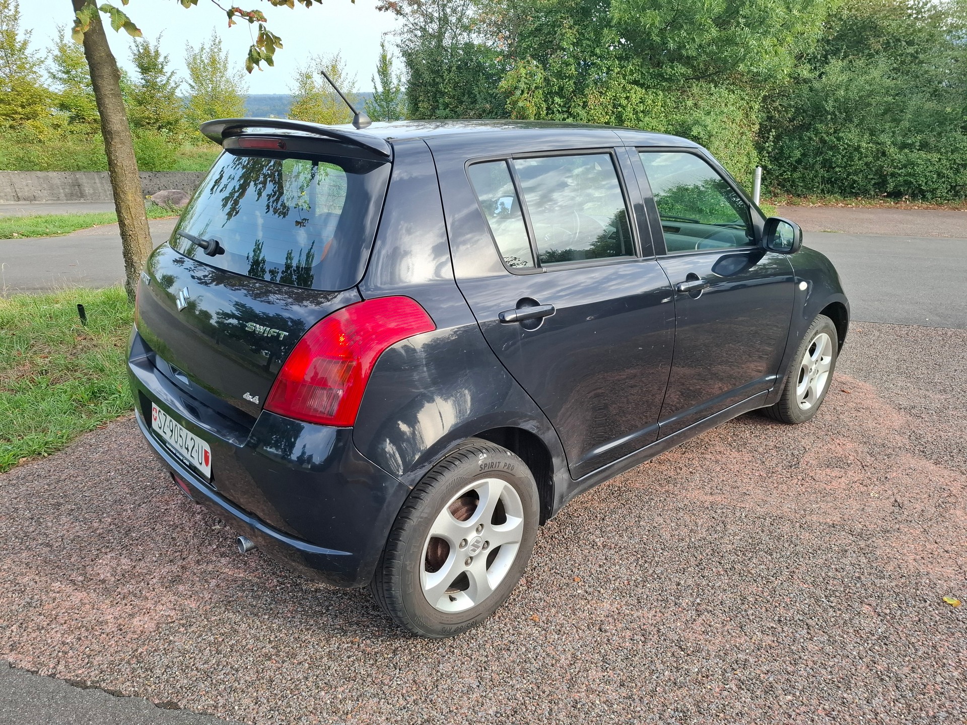 SUZUKI Swift 1.3i 16V GL 4x4-image-5