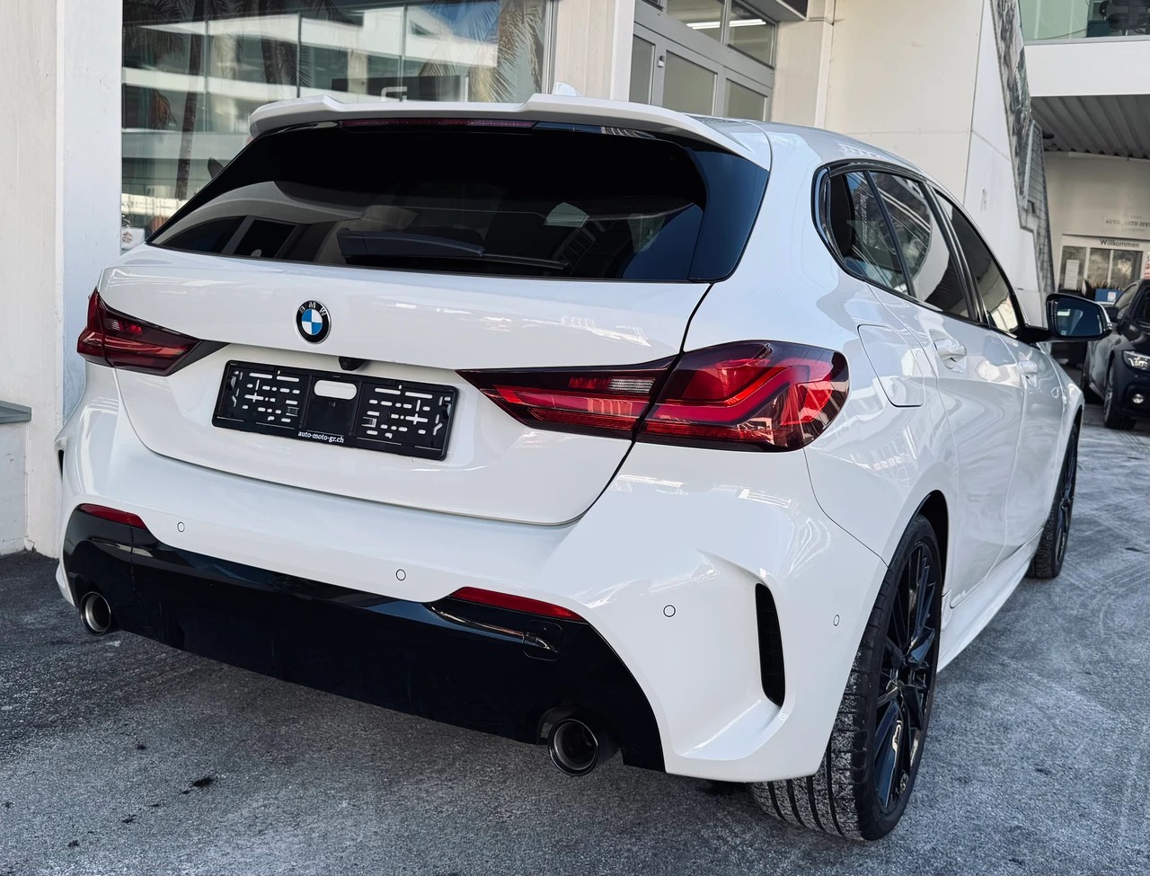 BMW 118d Pure M Sport-image-4