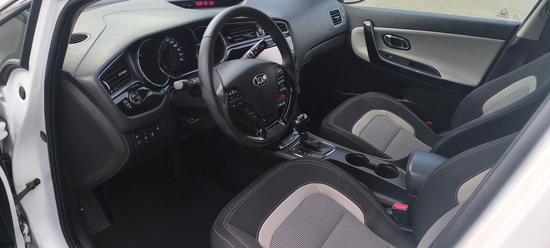 KIA Cee'd Sportswagon 1.6 CRDi GT Line DCT-image-13