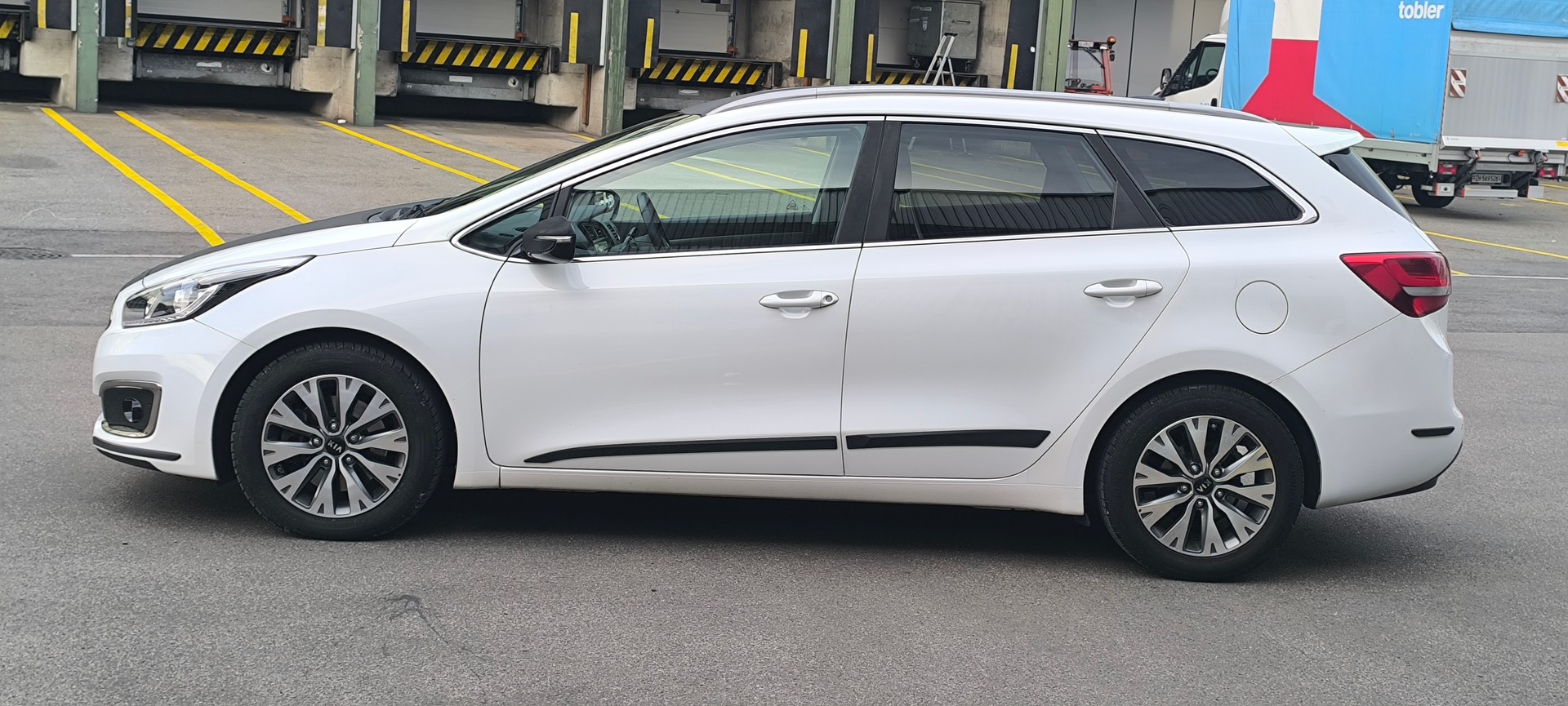 KIA Cee'd Sportswagon 1.6 CRDi GT Line DCT-image-6