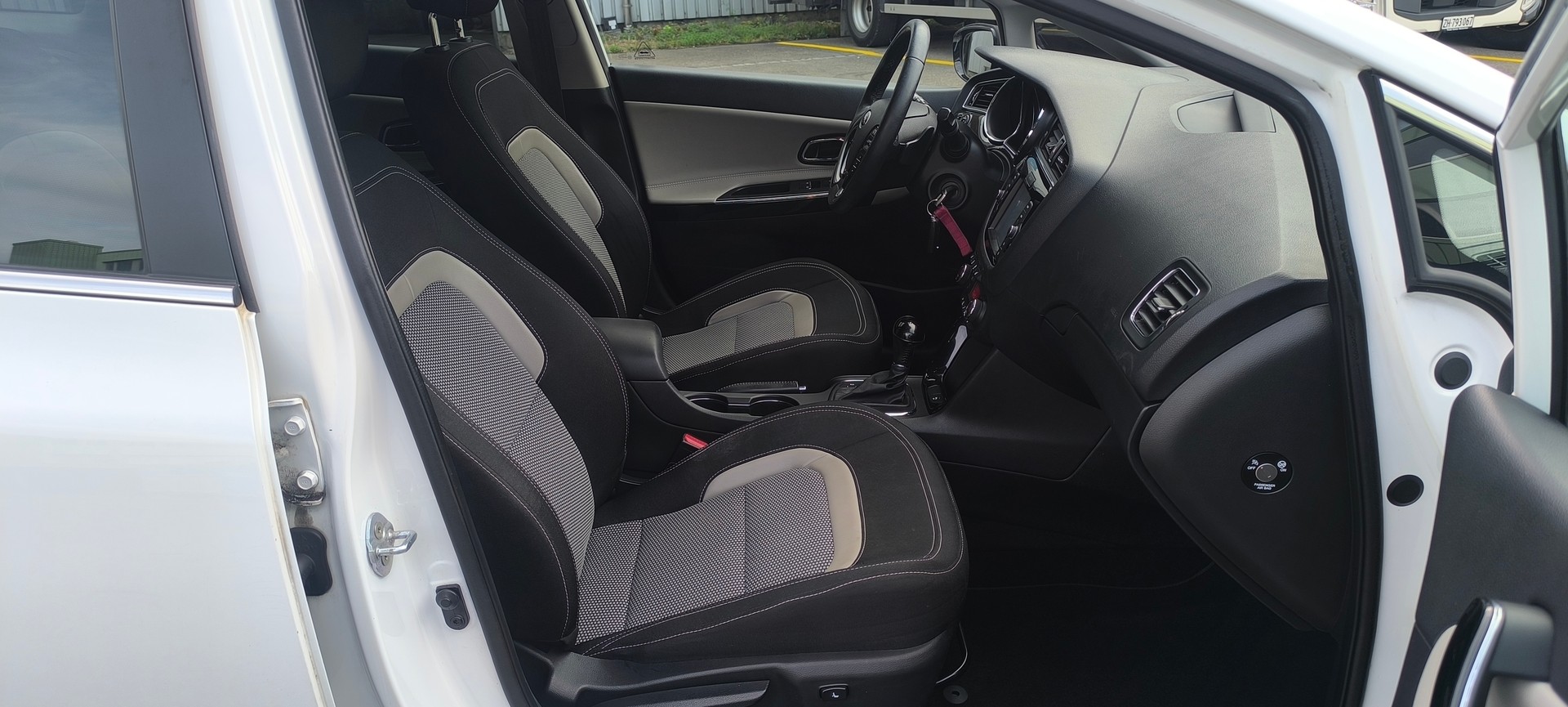 KIA Cee'd Sportswagon 1.6 CRDi GT Line DCT-image-12