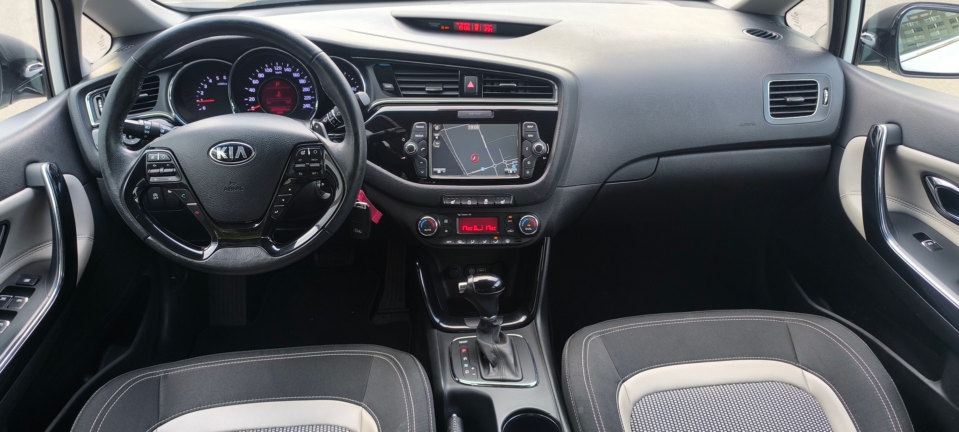 KIA Cee'd Sportswagon 1.6 CRDi GT Line DCT-image-9