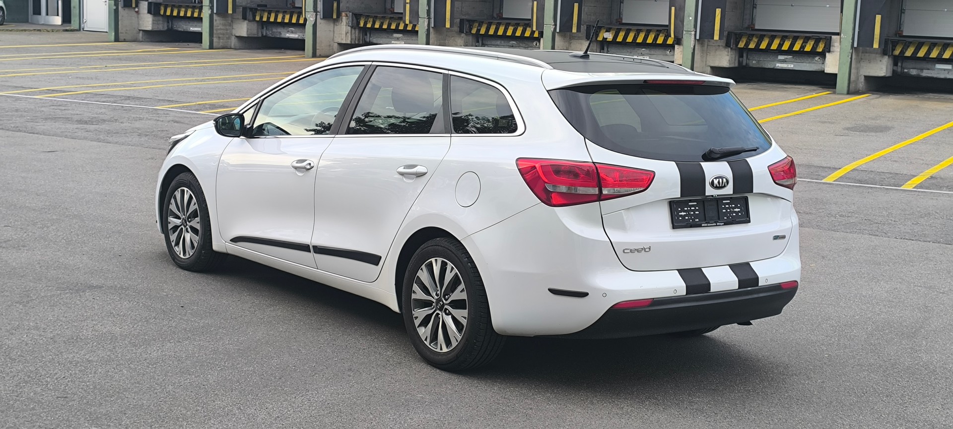 KIA Cee'd Sportswagon 1.6 CRDi GT Line DCT-image-7