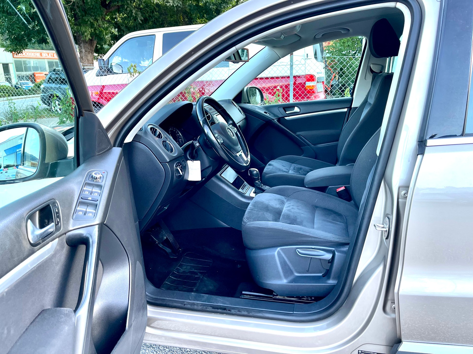 VW Tiguan 2.0 TSI Design 4Motion DSG-image-17