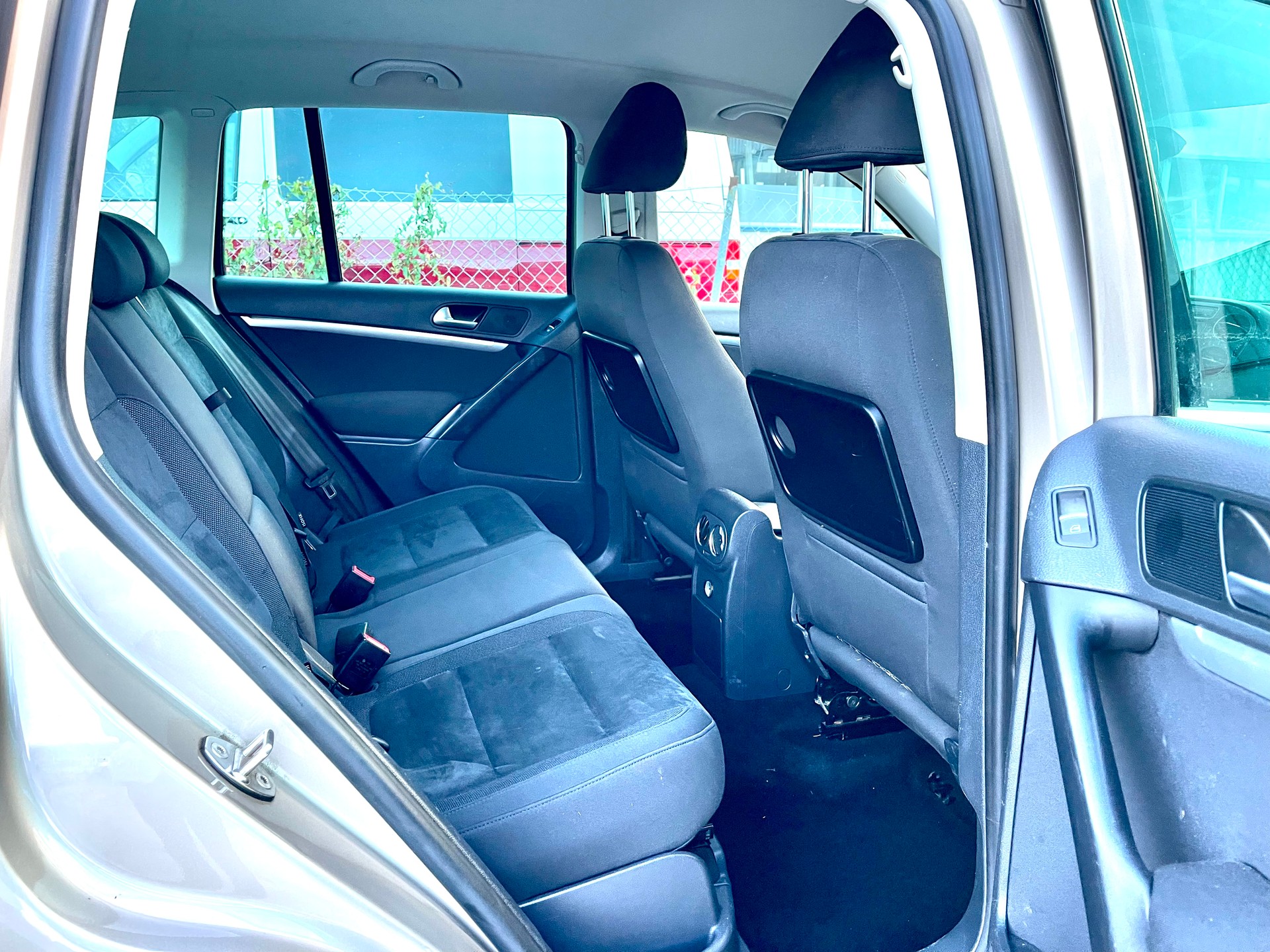VW Tiguan 2.0 TSI Design 4Motion DSG-image-22