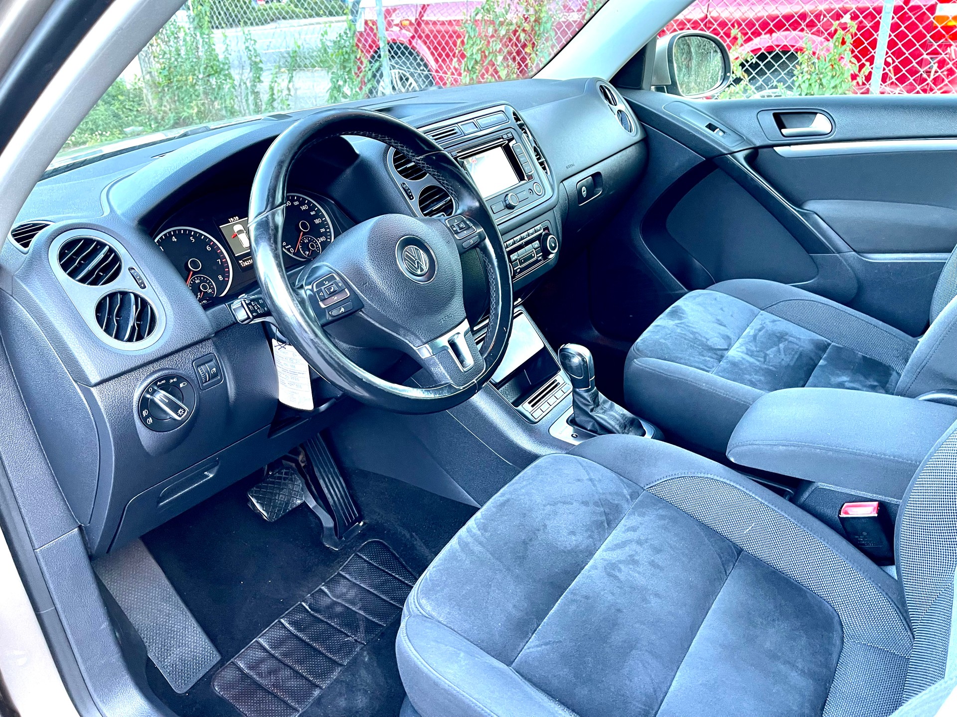 VW Tiguan 2.0 TSI Design 4Motion DSG-image-16