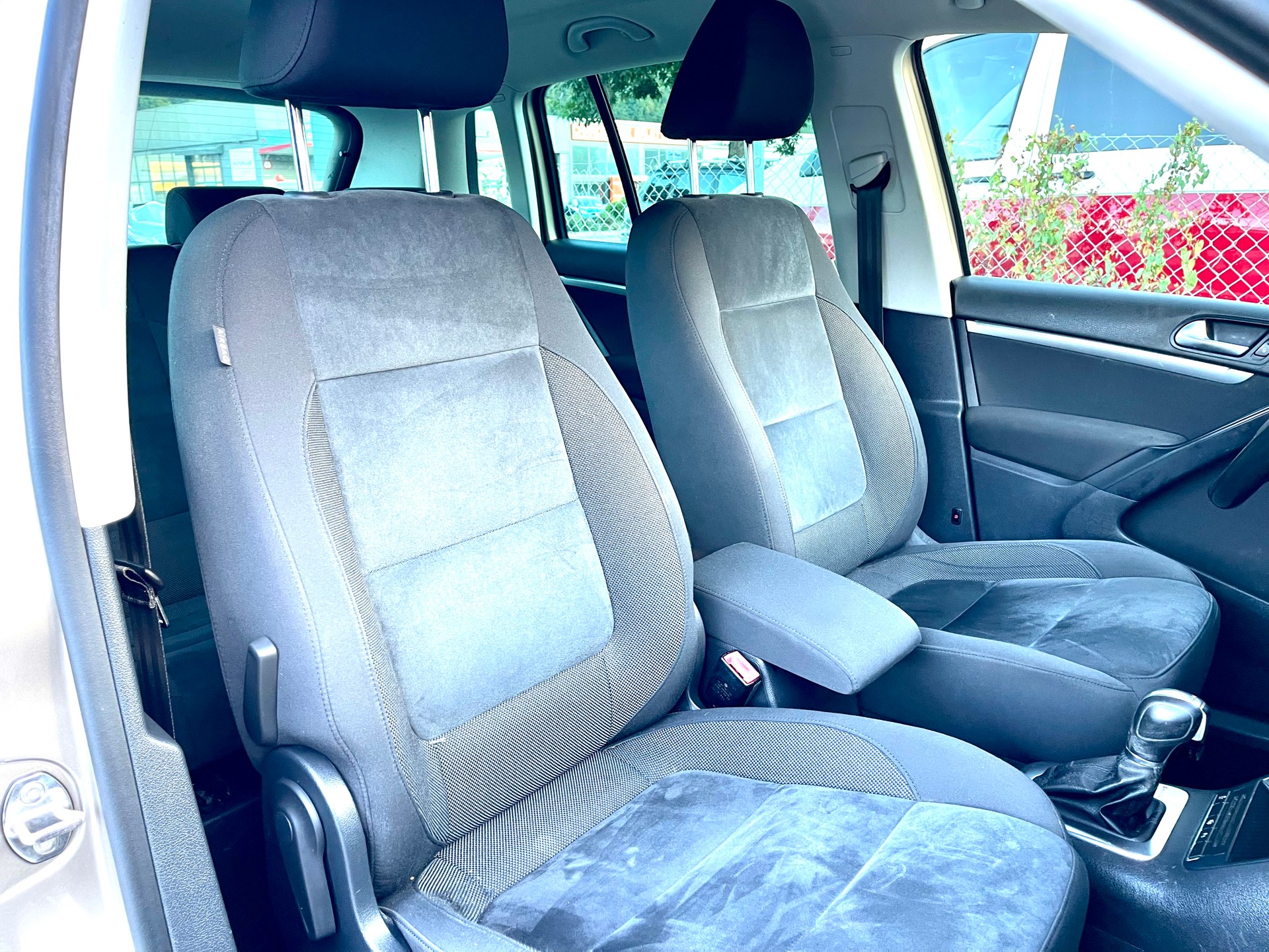 VW Tiguan 2.0 TSI Design 4Motion DSG-image-9
