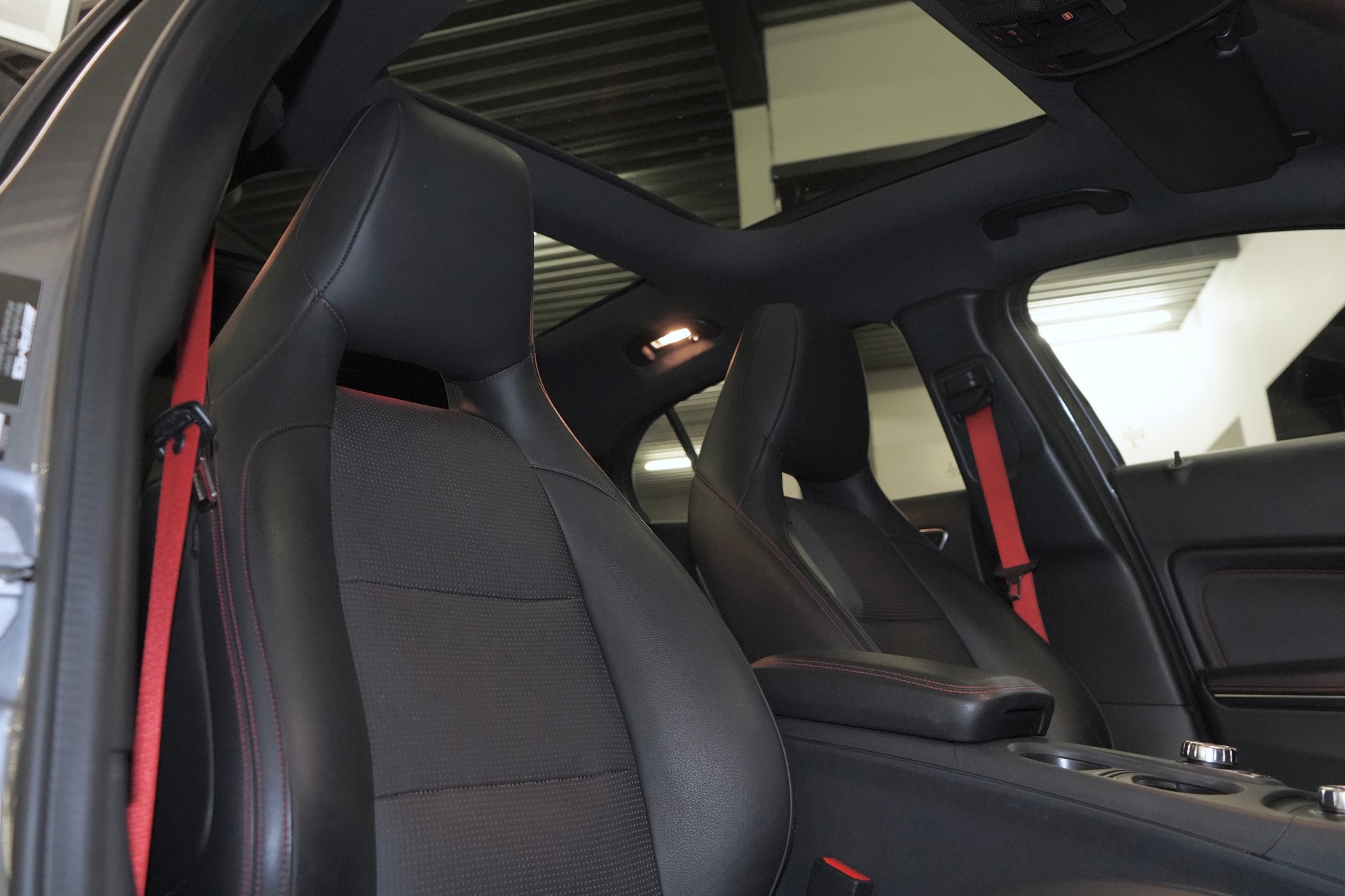 MERCEDES-BENZ GLA 45 AMG Yellow Night Edition 4Matic 7G * -DCT * Assist: 360 Kamera, Parktronic, Garantie 12Monate oder 20`000KM,-image-3