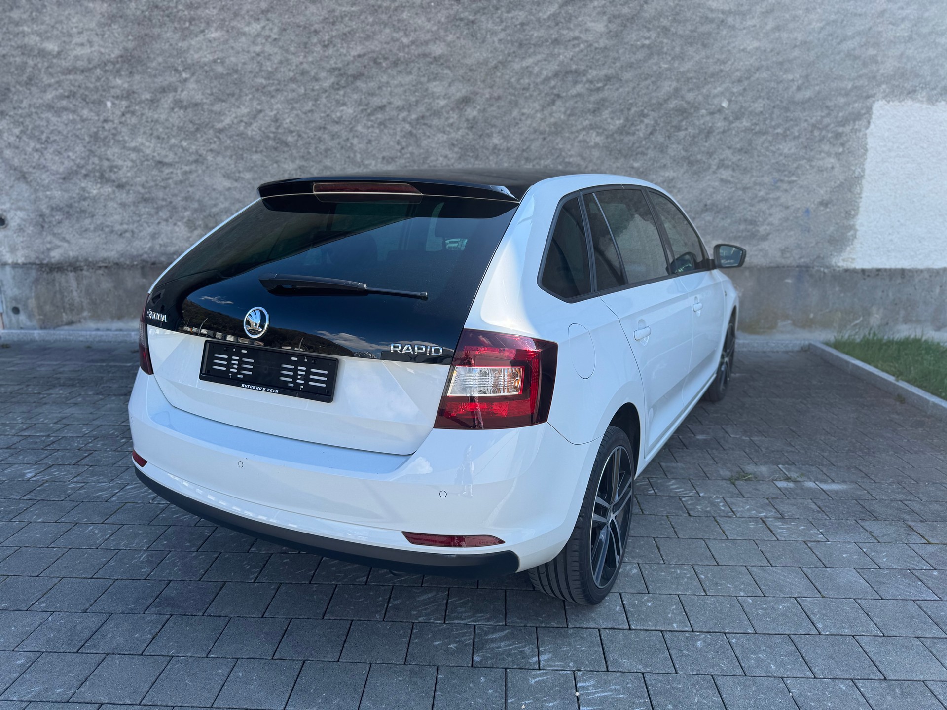 SKODA Rapid Spaceback 1.6 TDI Monte Carlo-image-3