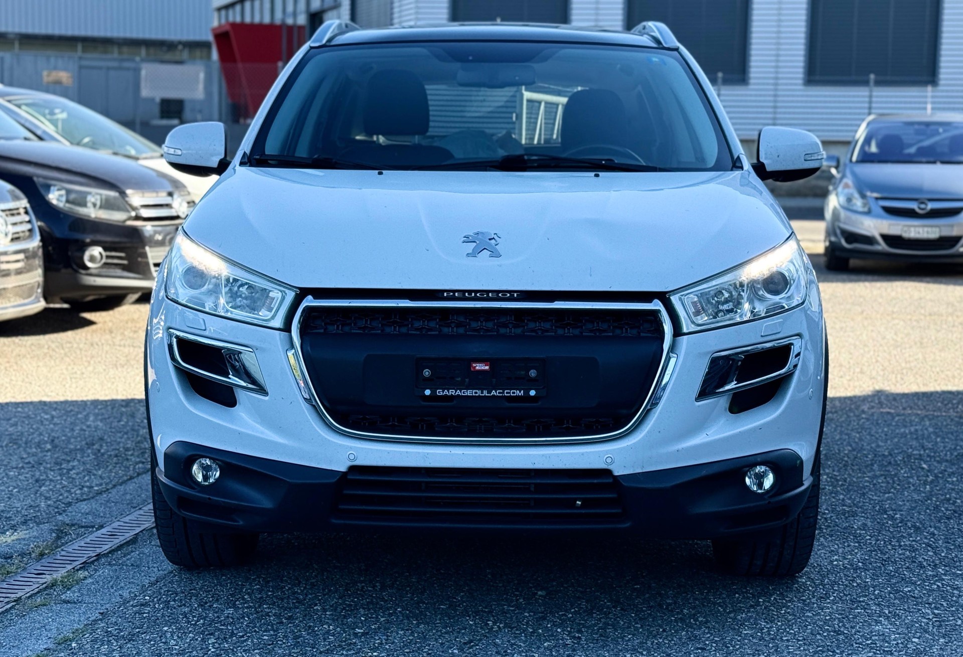 PEUGEOT 4008 1.8 HDi Allure 4WD-image-4