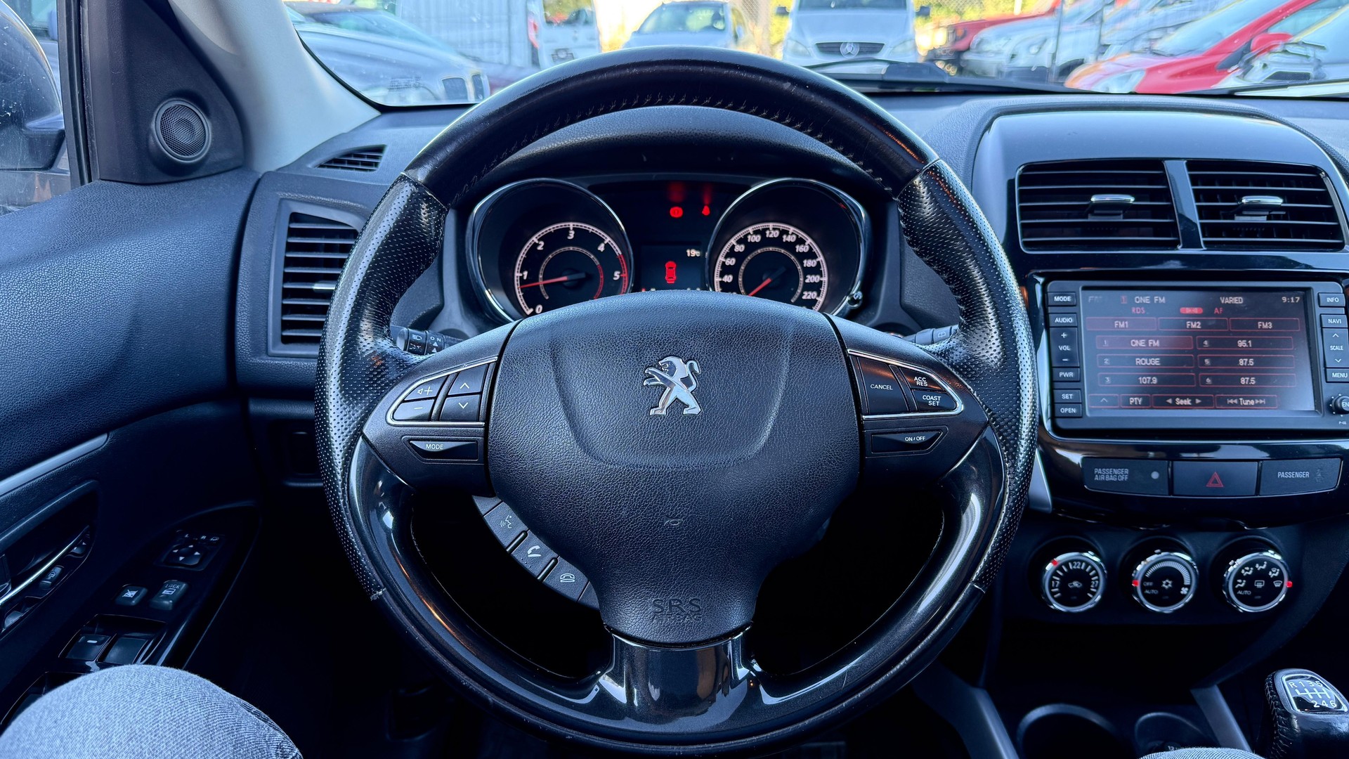 PEUGEOT 4008 1.8 HDi Allure 4WD-image-7