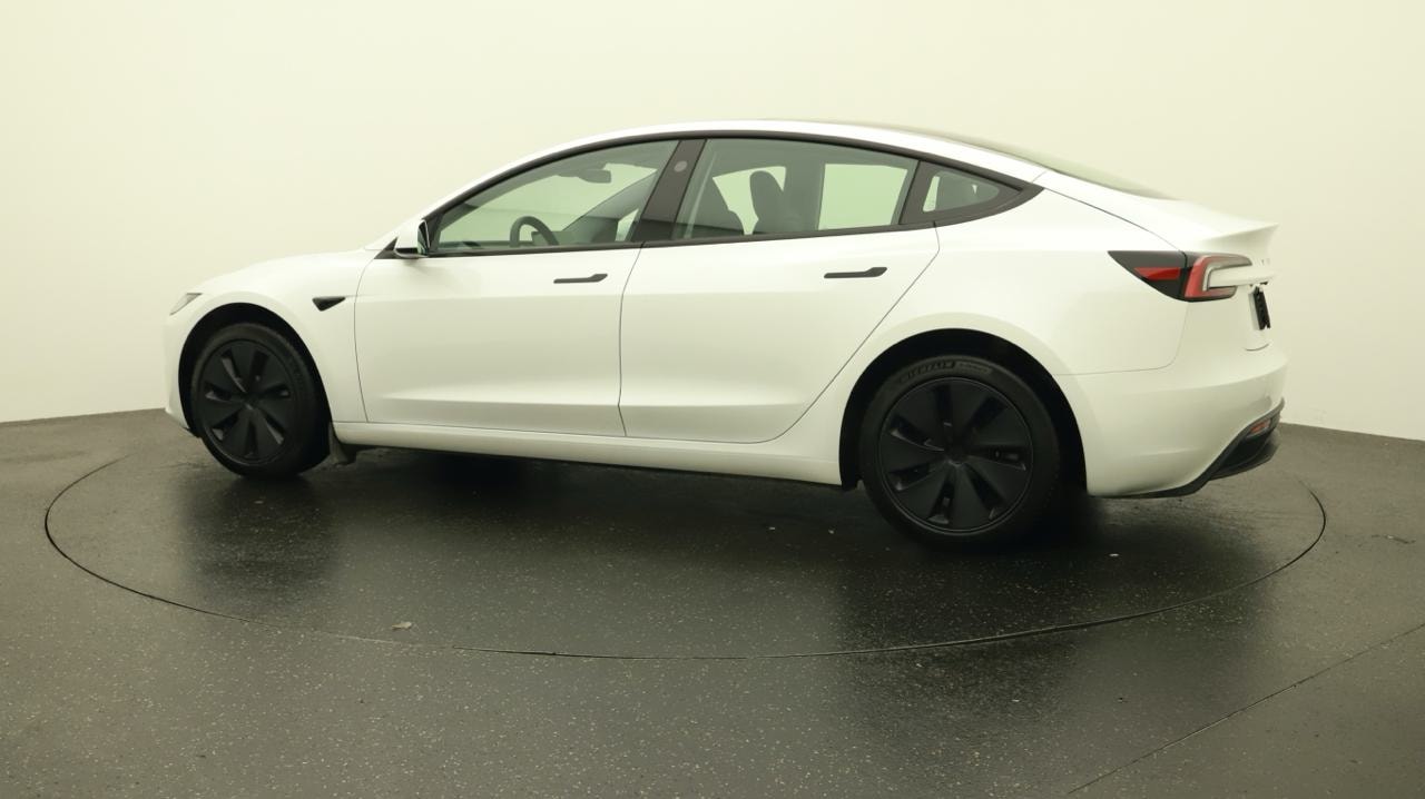 TESLA Model 3 Long Range RWD-showroom-element-2