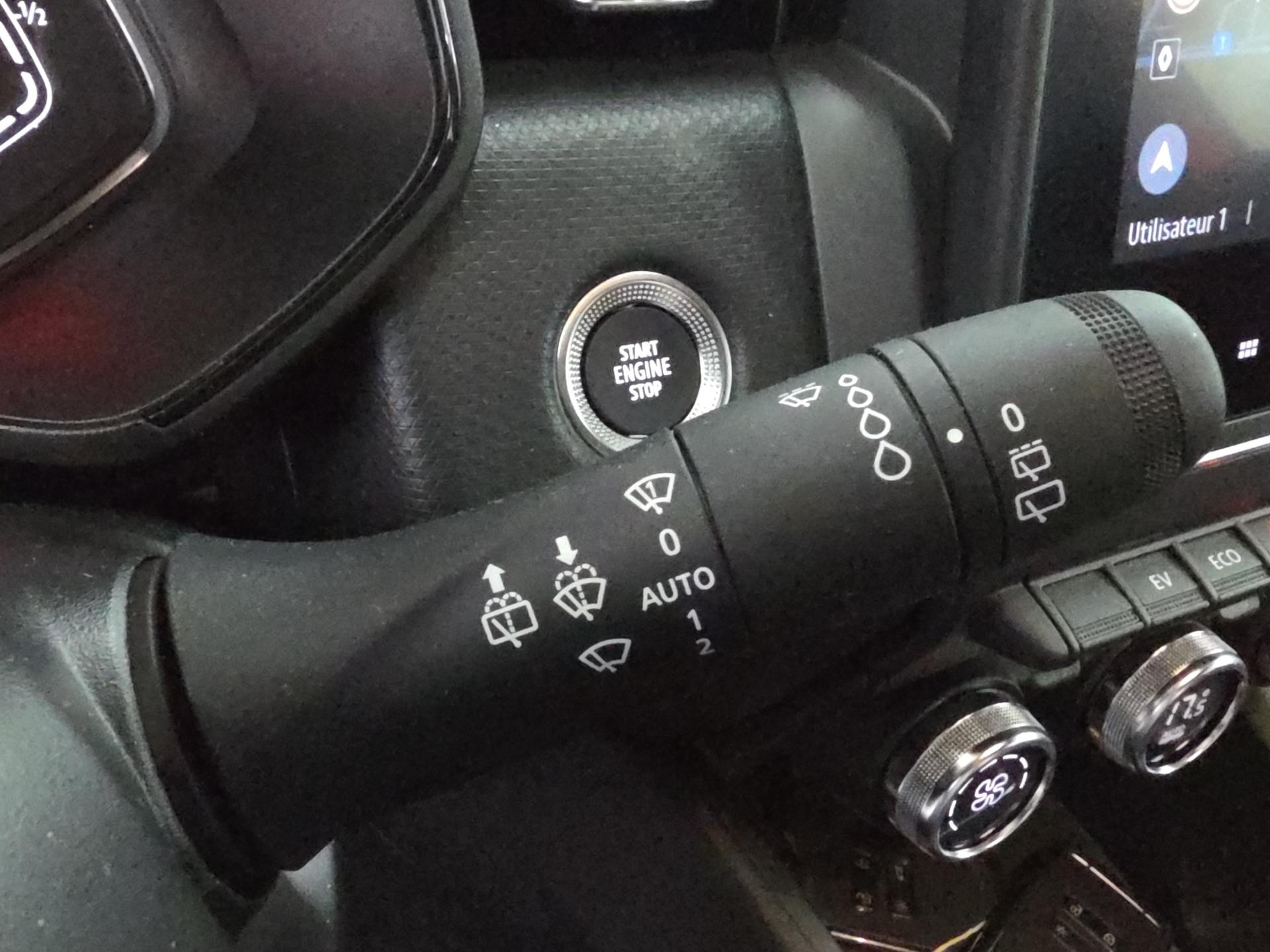 RENAULT Clio 1.6 E-Tech Intens-image-22