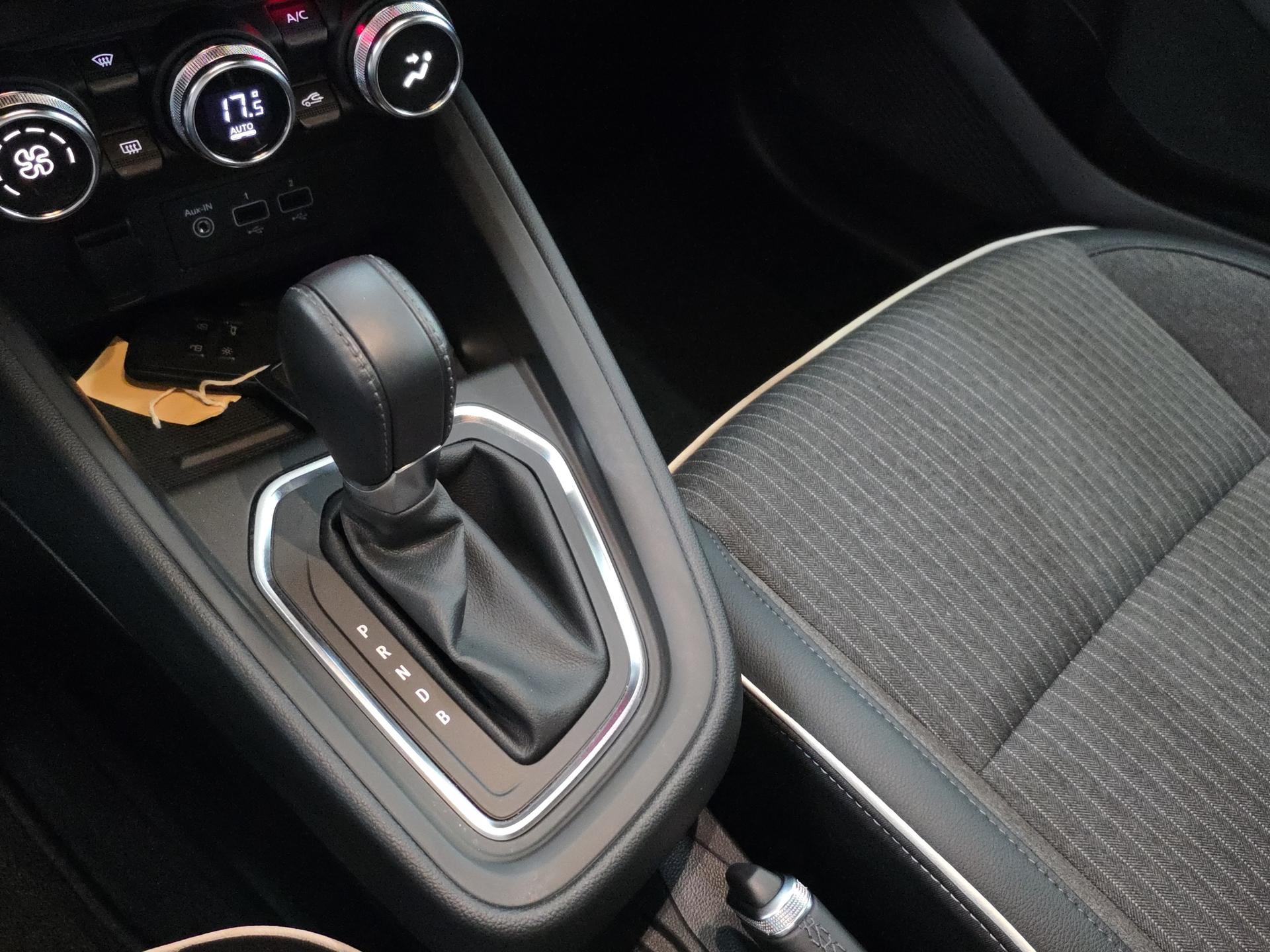 RENAULT Clio 1.6 E-Tech Intens-image-21