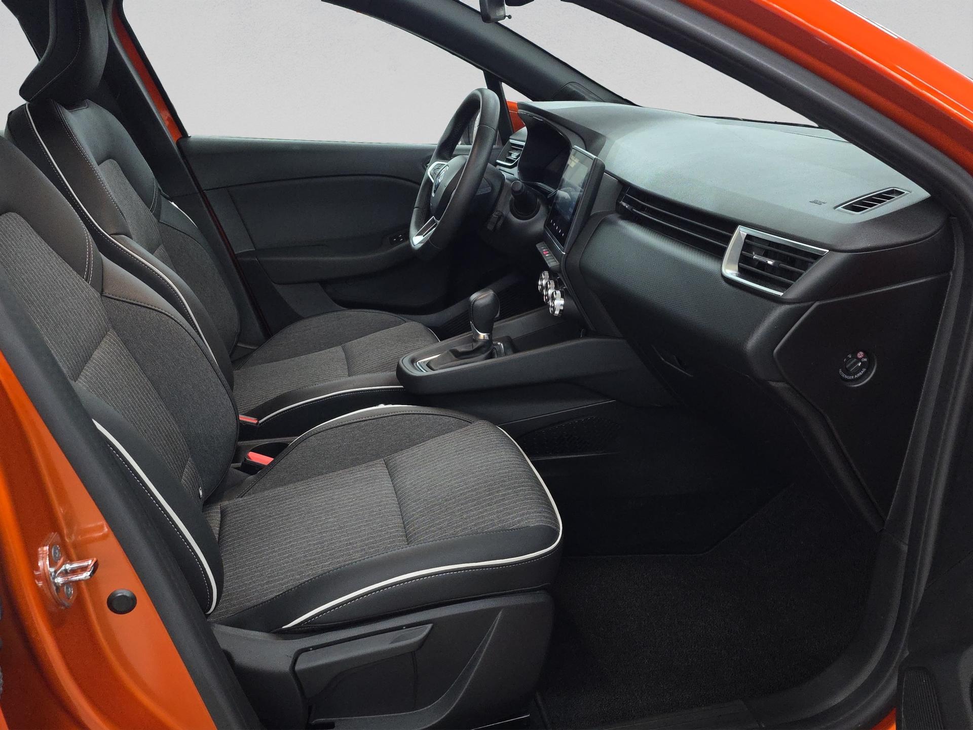 RENAULT Clio 1.6 E-Tech Intens-image-15
