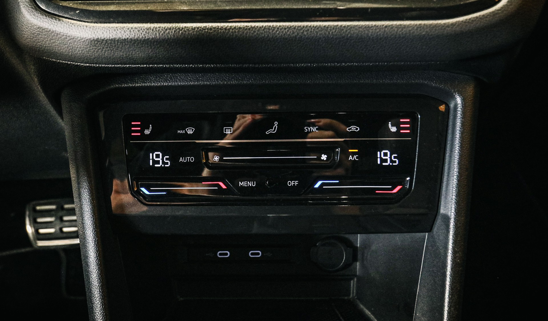 VW Tiguan 2.0TSI R 4Motion DSG-image-18
