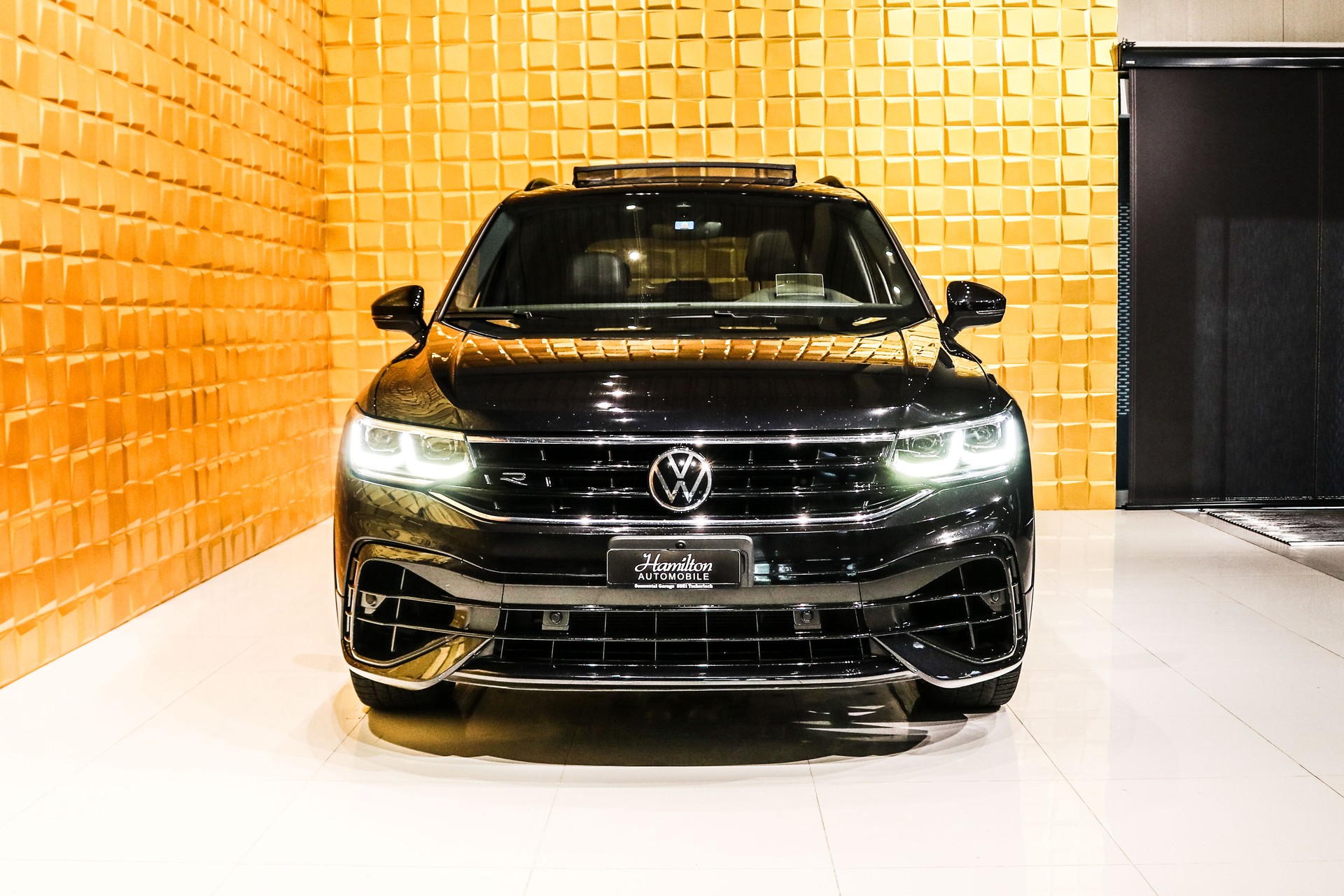 VW Tiguan 2.0TSI R 4Motion DSG-image-2