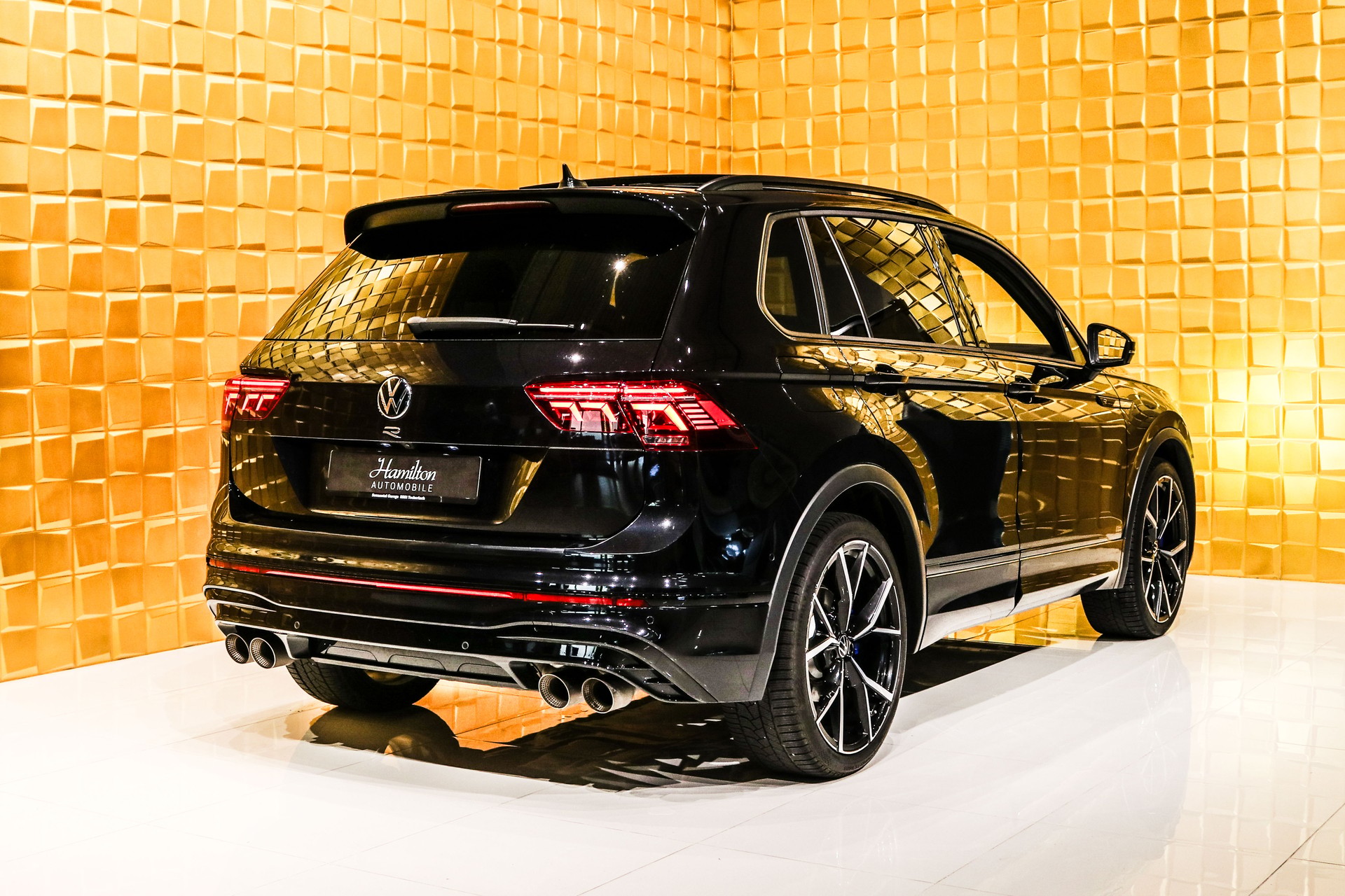 VW Tiguan 2.0TSI R 4Motion DSG-image-5