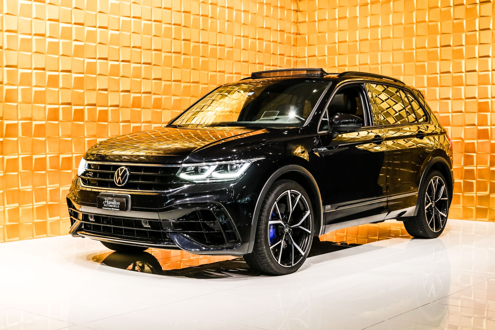 VW Tiguan 2.0TSI R 4Motion DSG-image-3