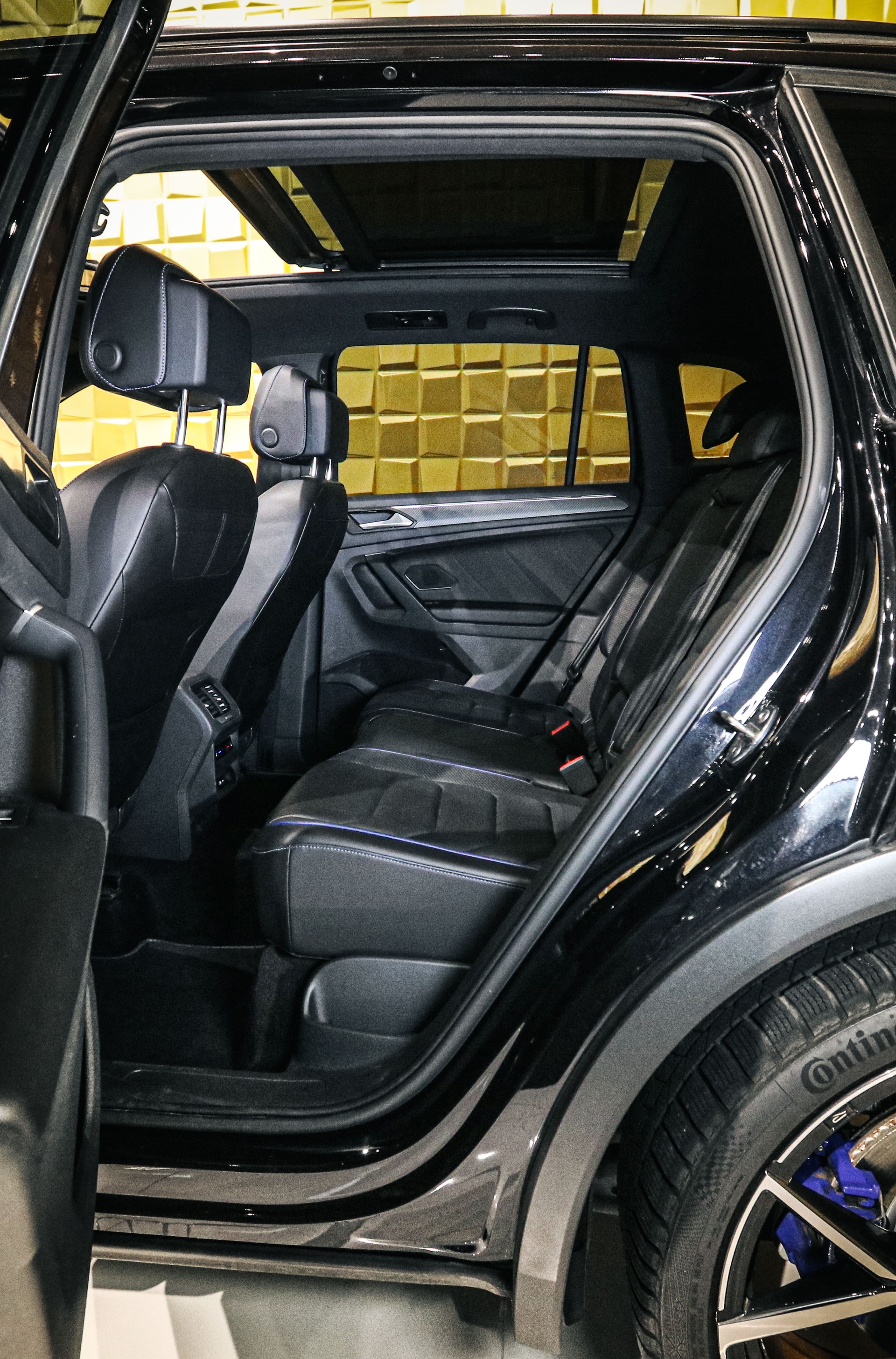 VW Tiguan 2.0TSI R 4Motion DSG-image-12