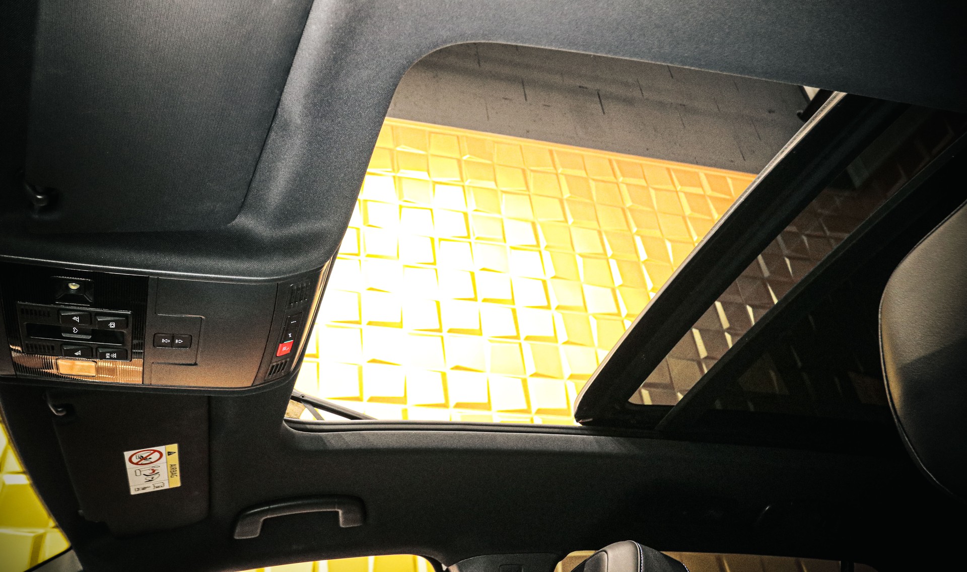 VW Tiguan 2.0TSI R 4Motion DSG-image-11