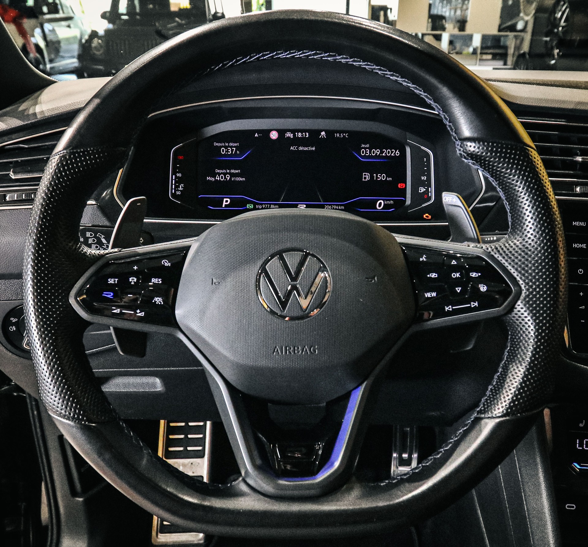 VW Tiguan 2.0TSI R 4Motion DSG-image-15