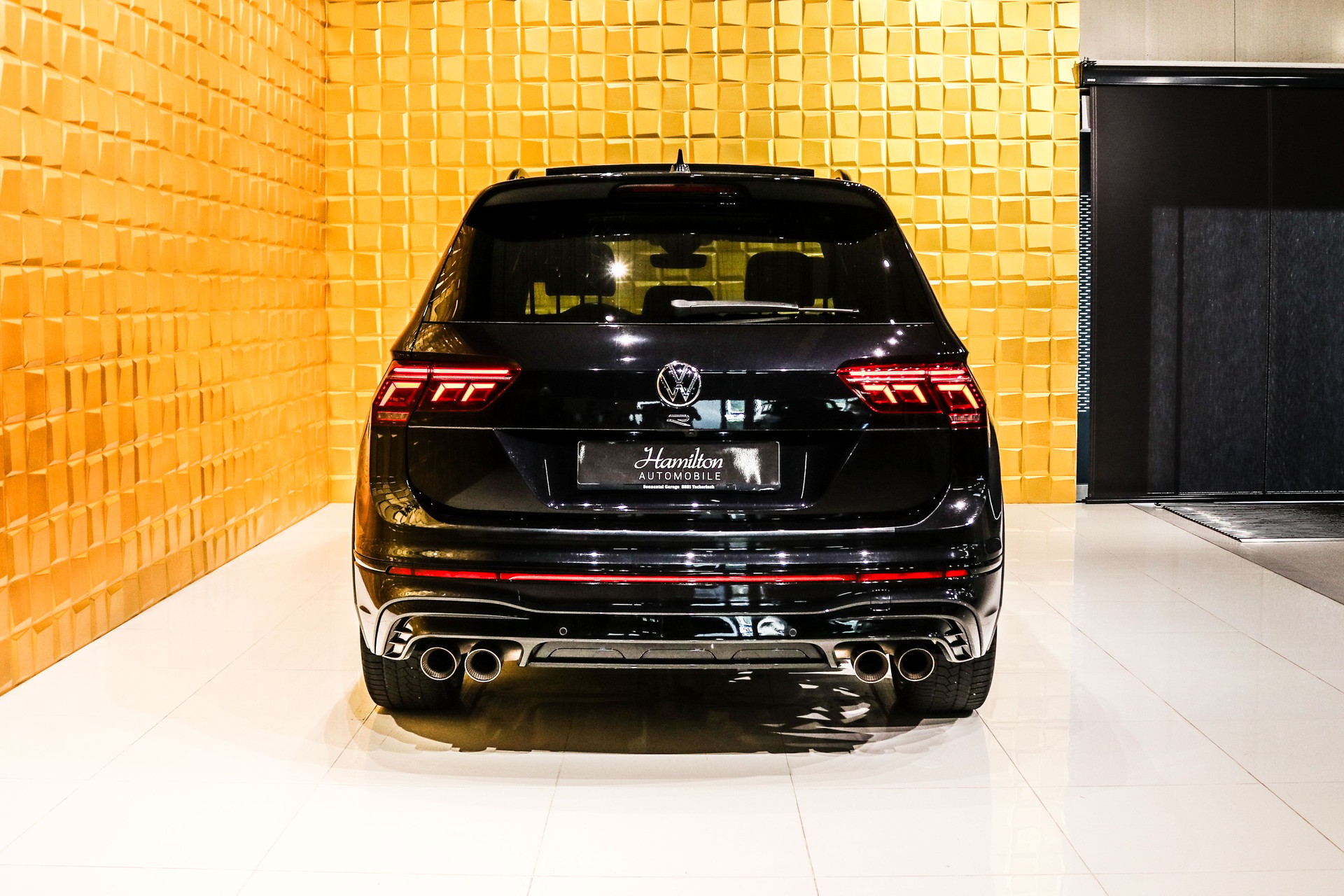VW Tiguan 2.0TSI R 4Motion DSG-image-6