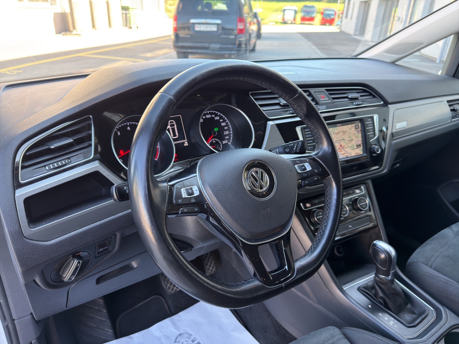VW Touran 1.4 TSI BlueMotion Technology Highline DSG-image-31