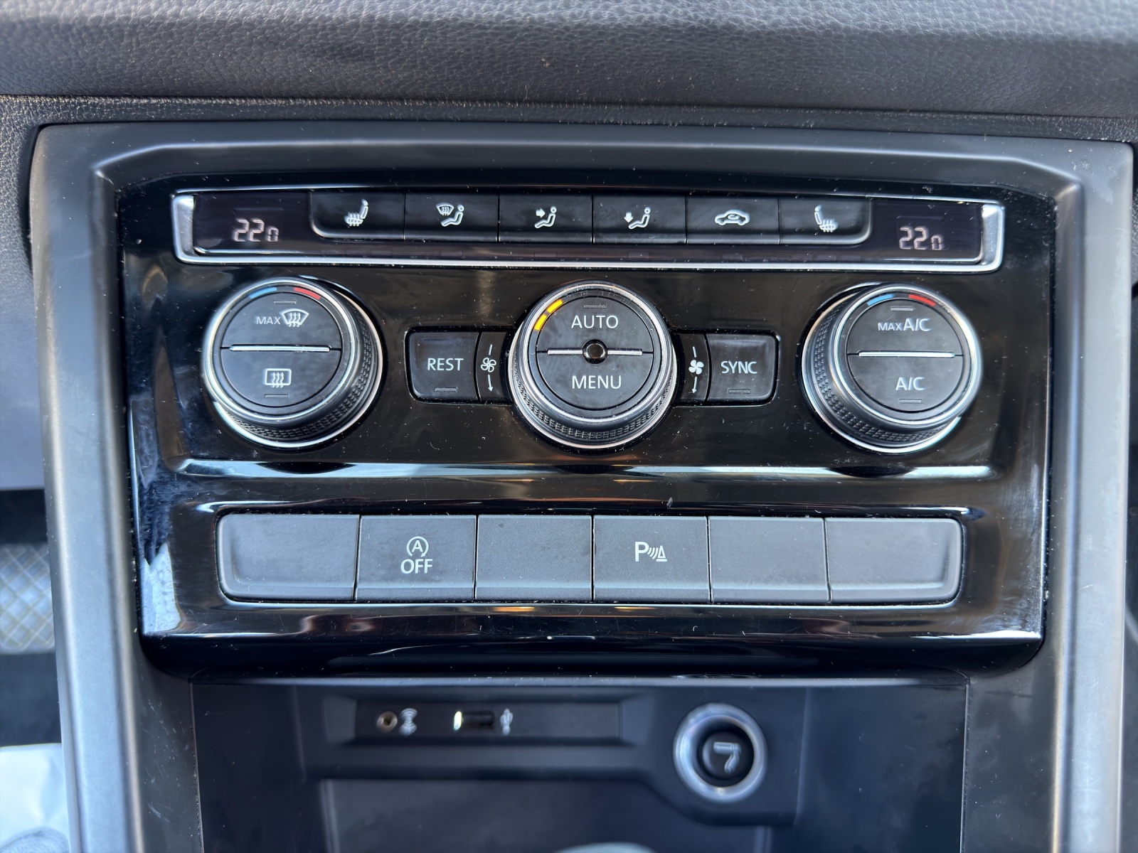 VW Touran 1.4 TSI BlueMotion Technology Highline DSG-image-21