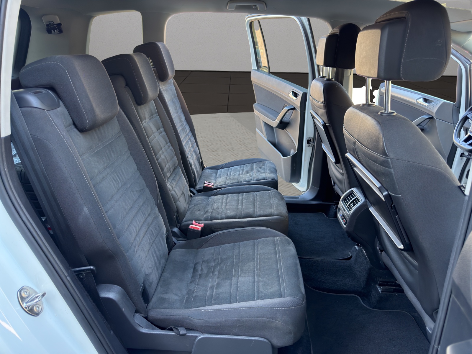 VW Touran 1.4 TSI BlueMotion Technology Highline DSG-image-17
