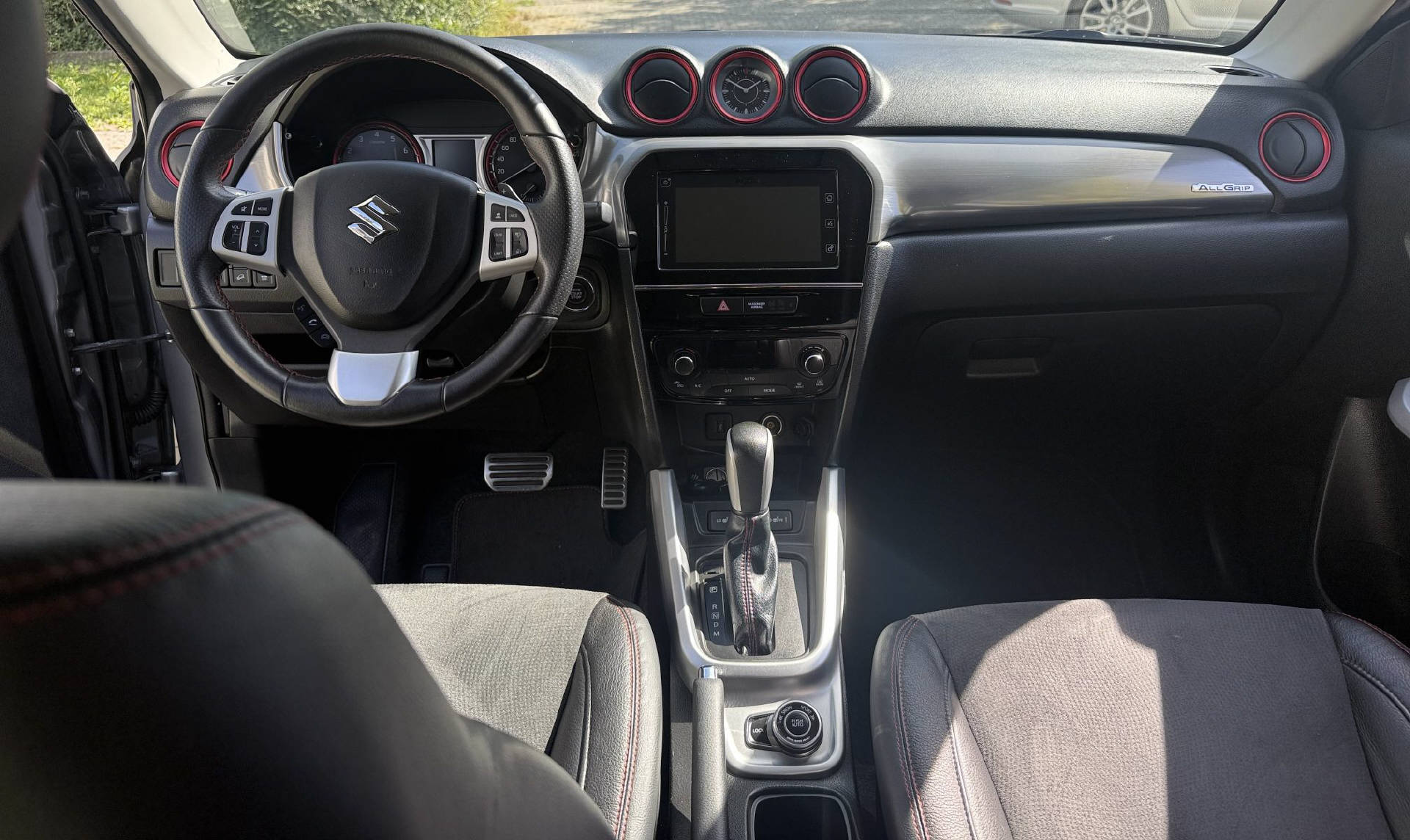 SUZUKI Vitara 1.4 T Piz Sulai Top 4x4-image-6