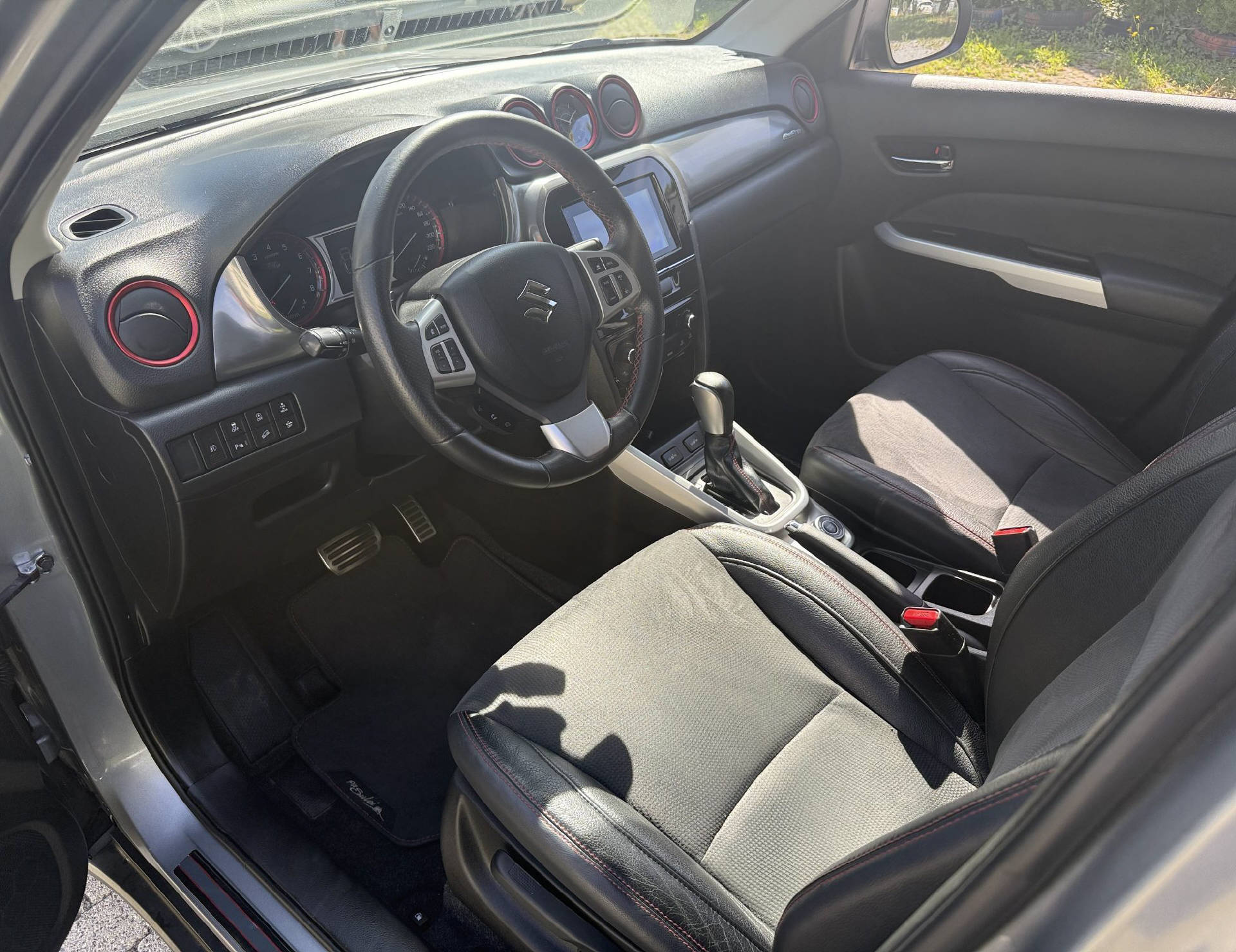 SUZUKI Vitara 1.4 T Piz Sulai Top 4x4-image-3